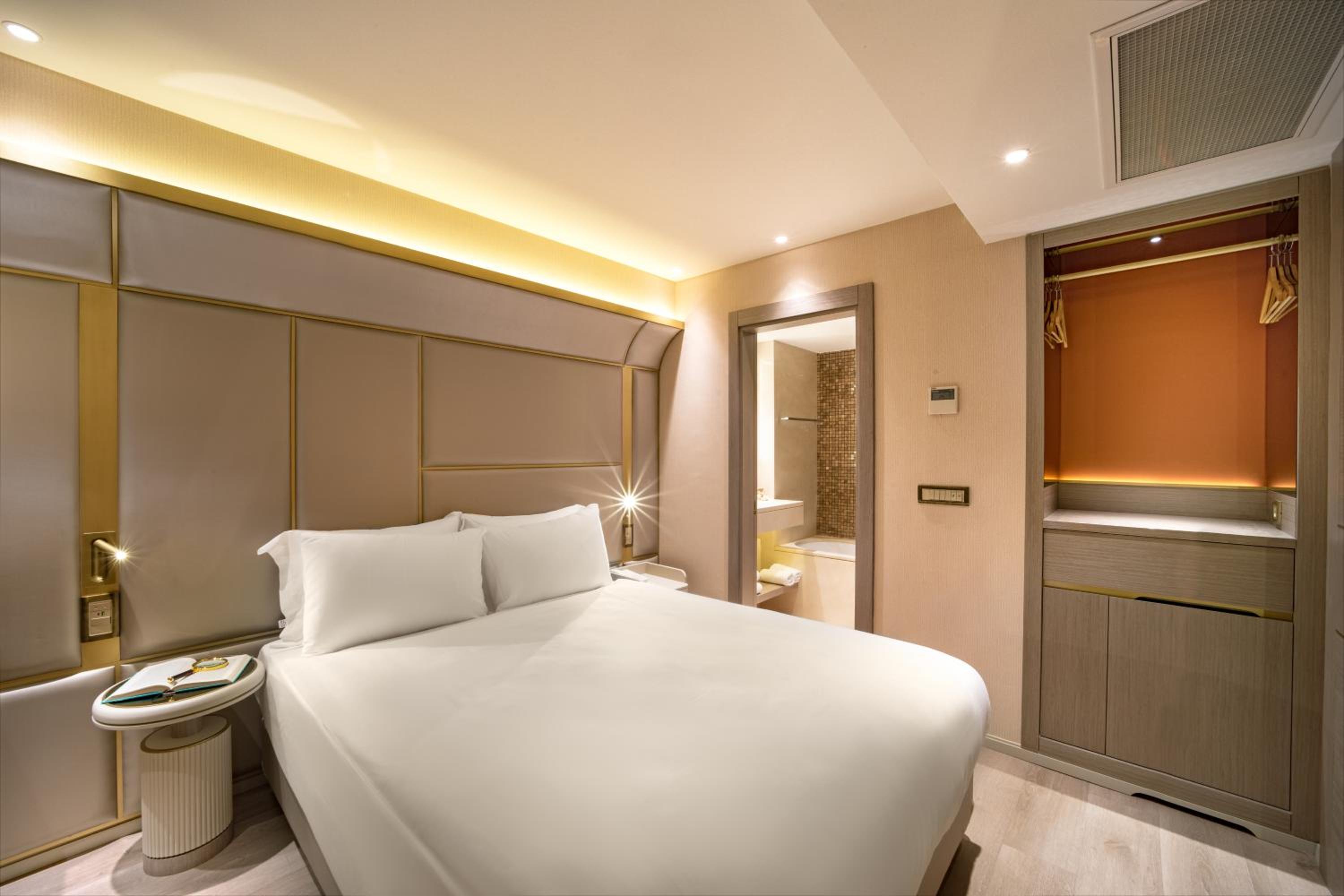 Budget Double Room photo 2