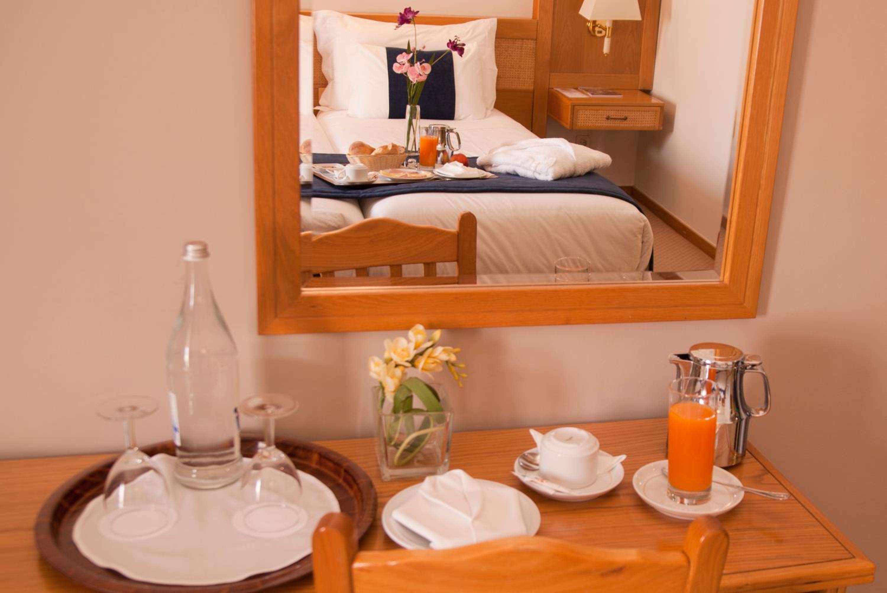 Deluxe King Room - Photo 5