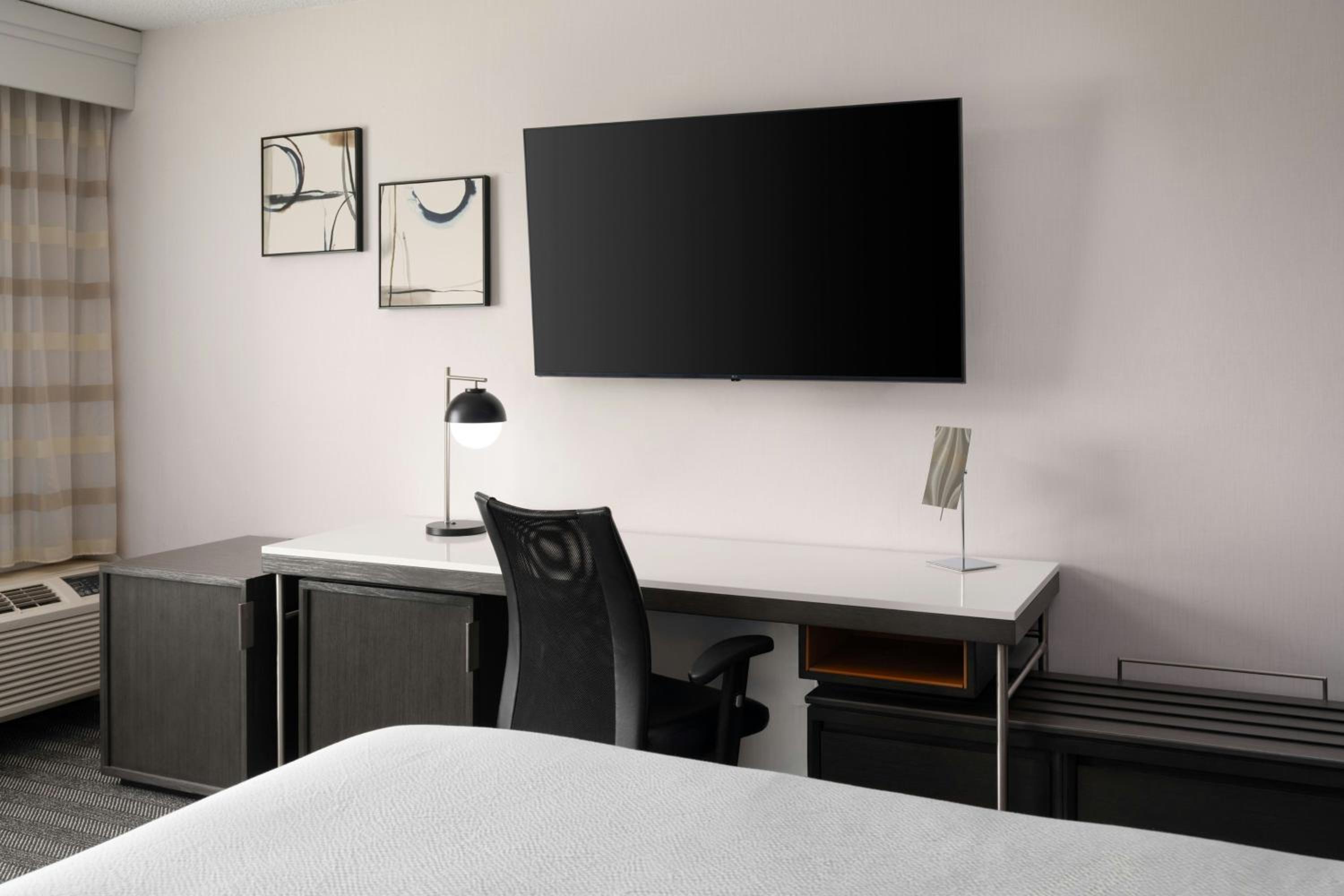 King Room with Sofa Bed and Adapted Tub - Mobility Accessible