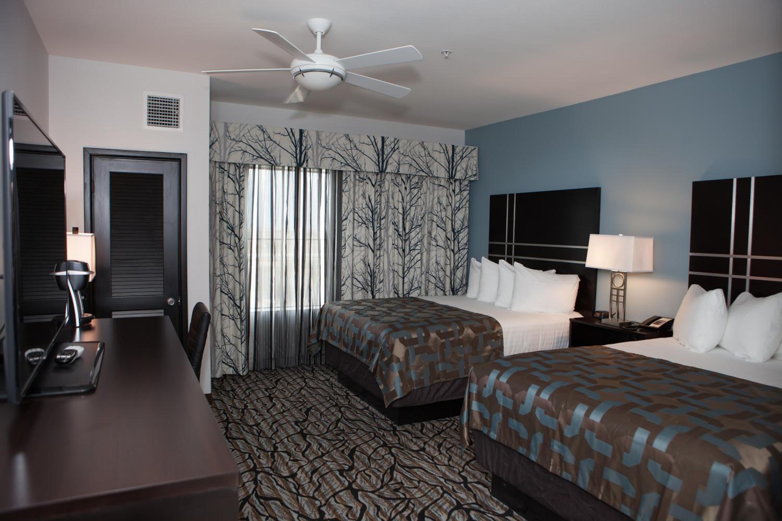 Queen Room With Two Queen Beds - Non-Smoking photo 1