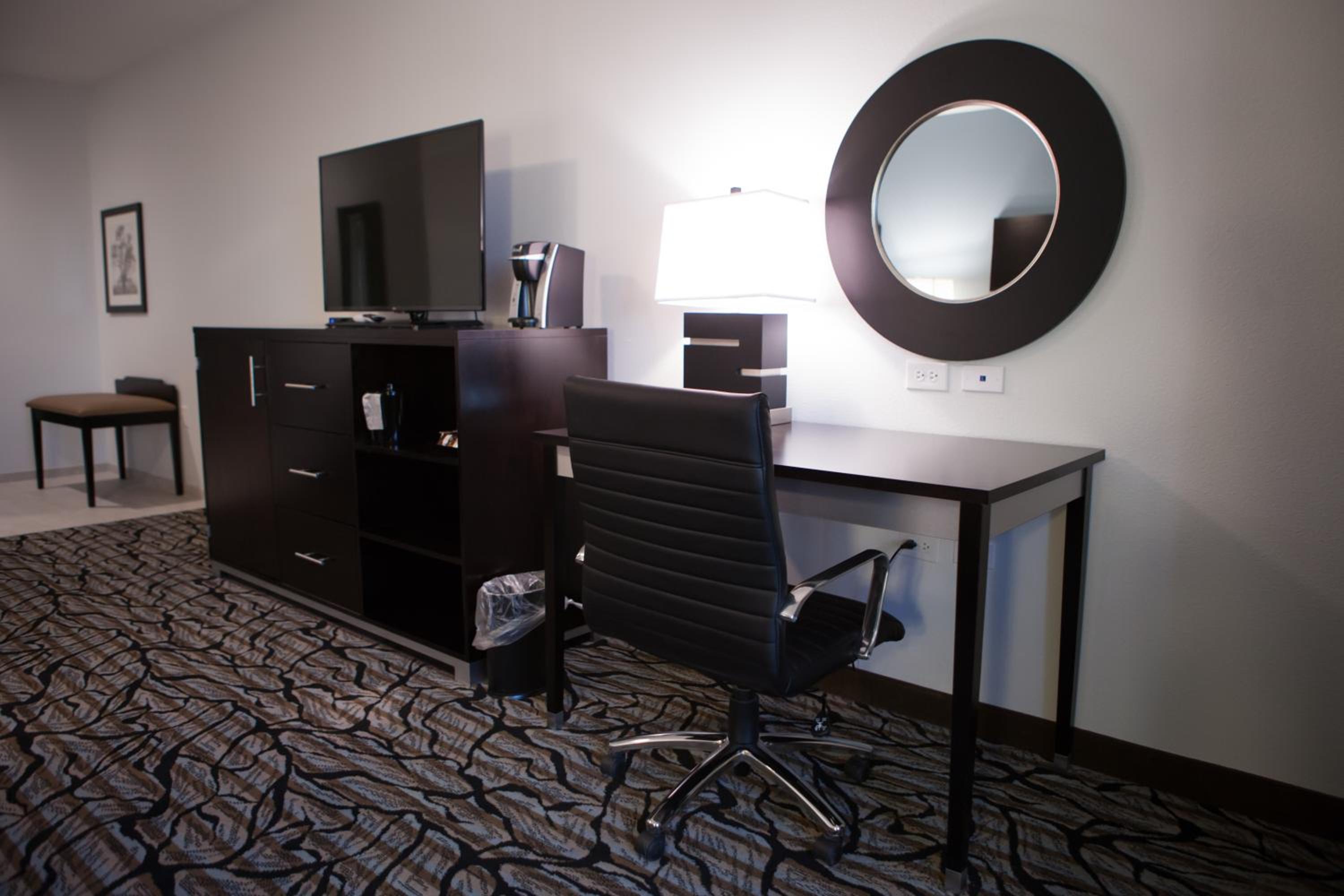 King Room - Non-Smoking photo 1
