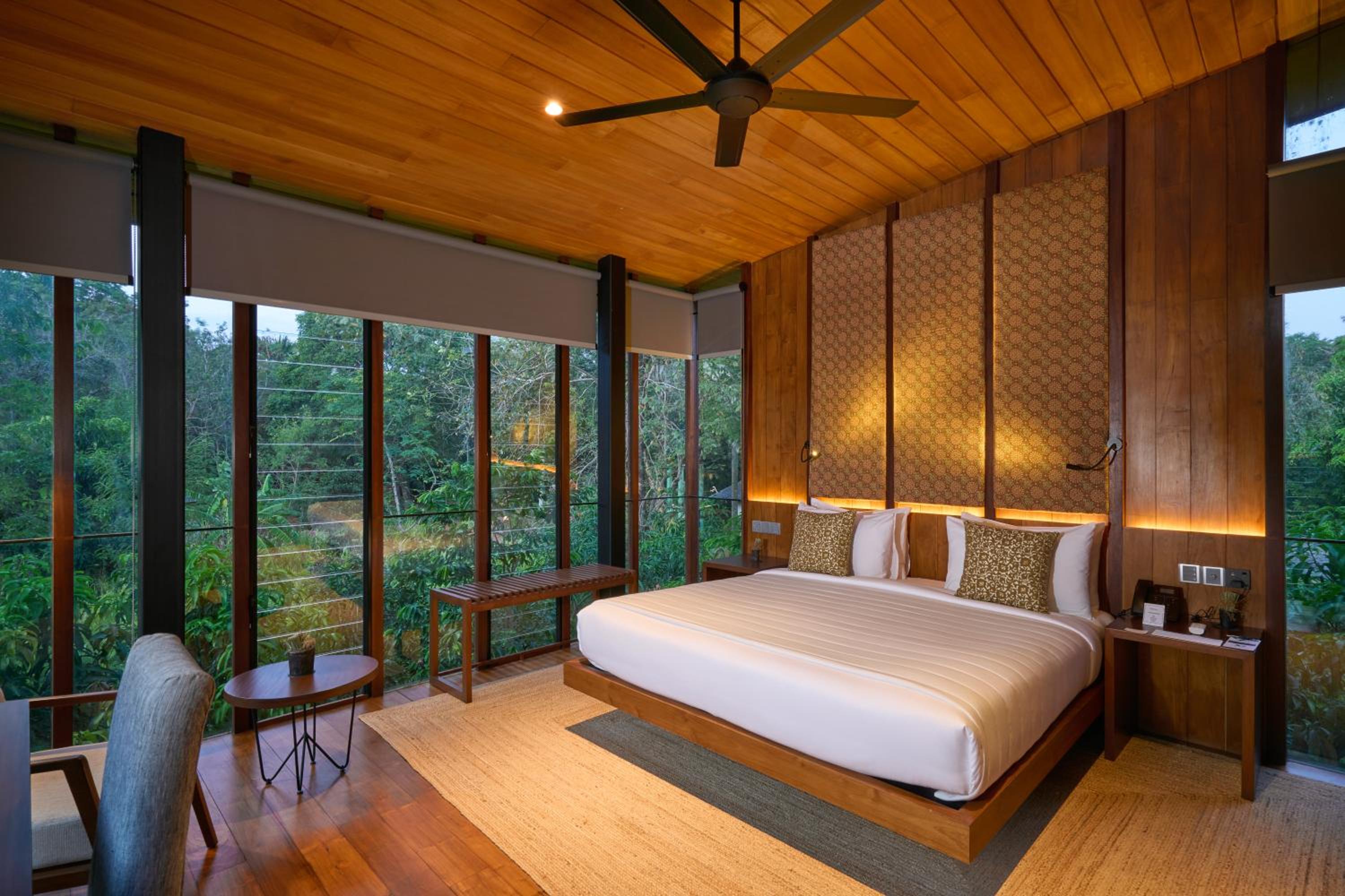 Deluxe Room - Photo 9