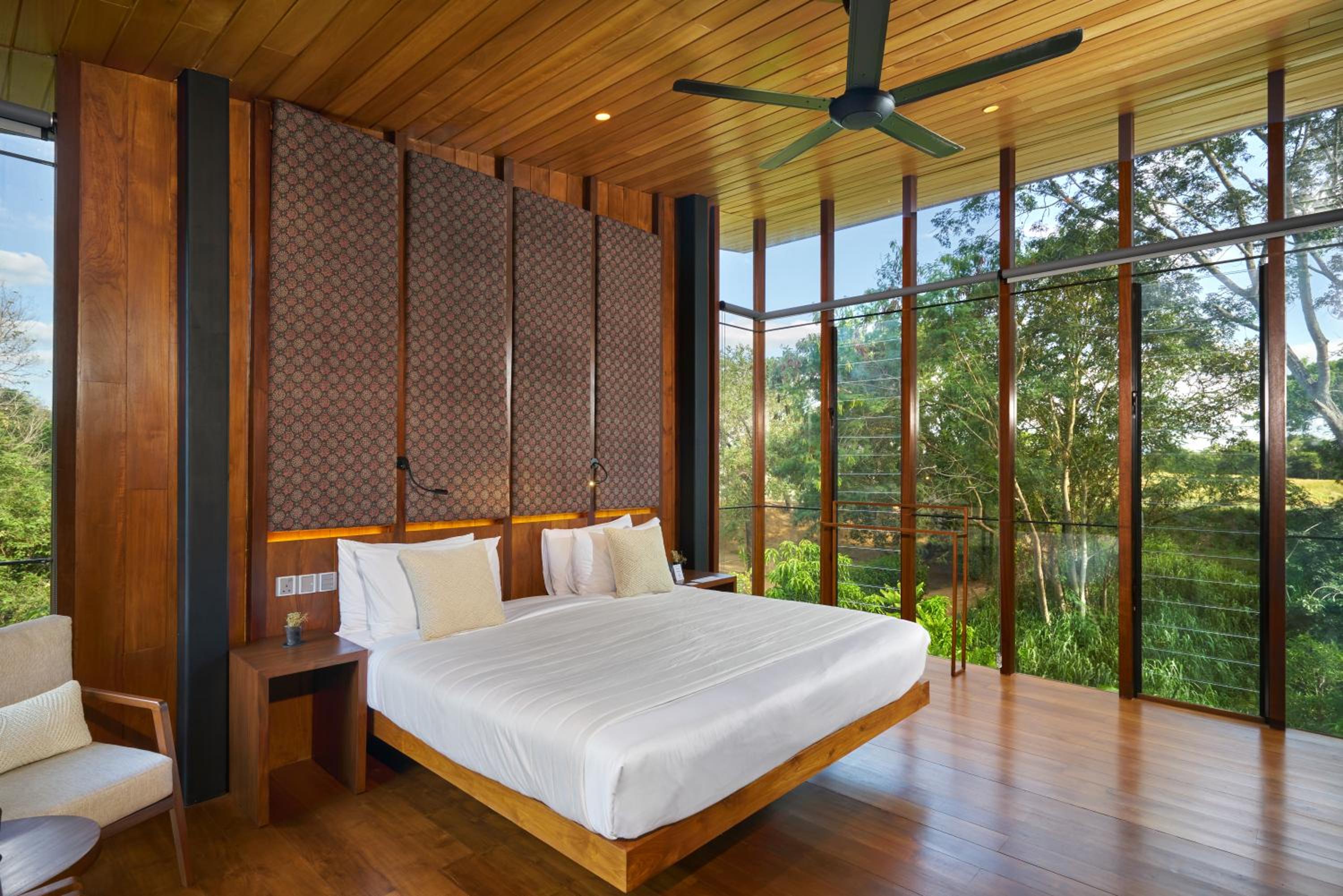Deluxe Room - Photo 10