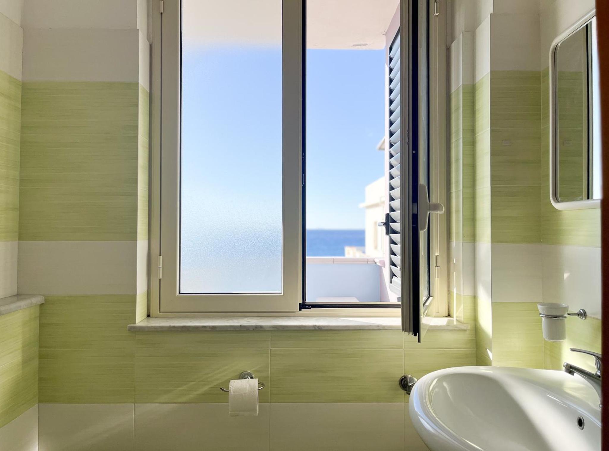 Two-Bedroom Apartment with Balcony and Sea View photo 3