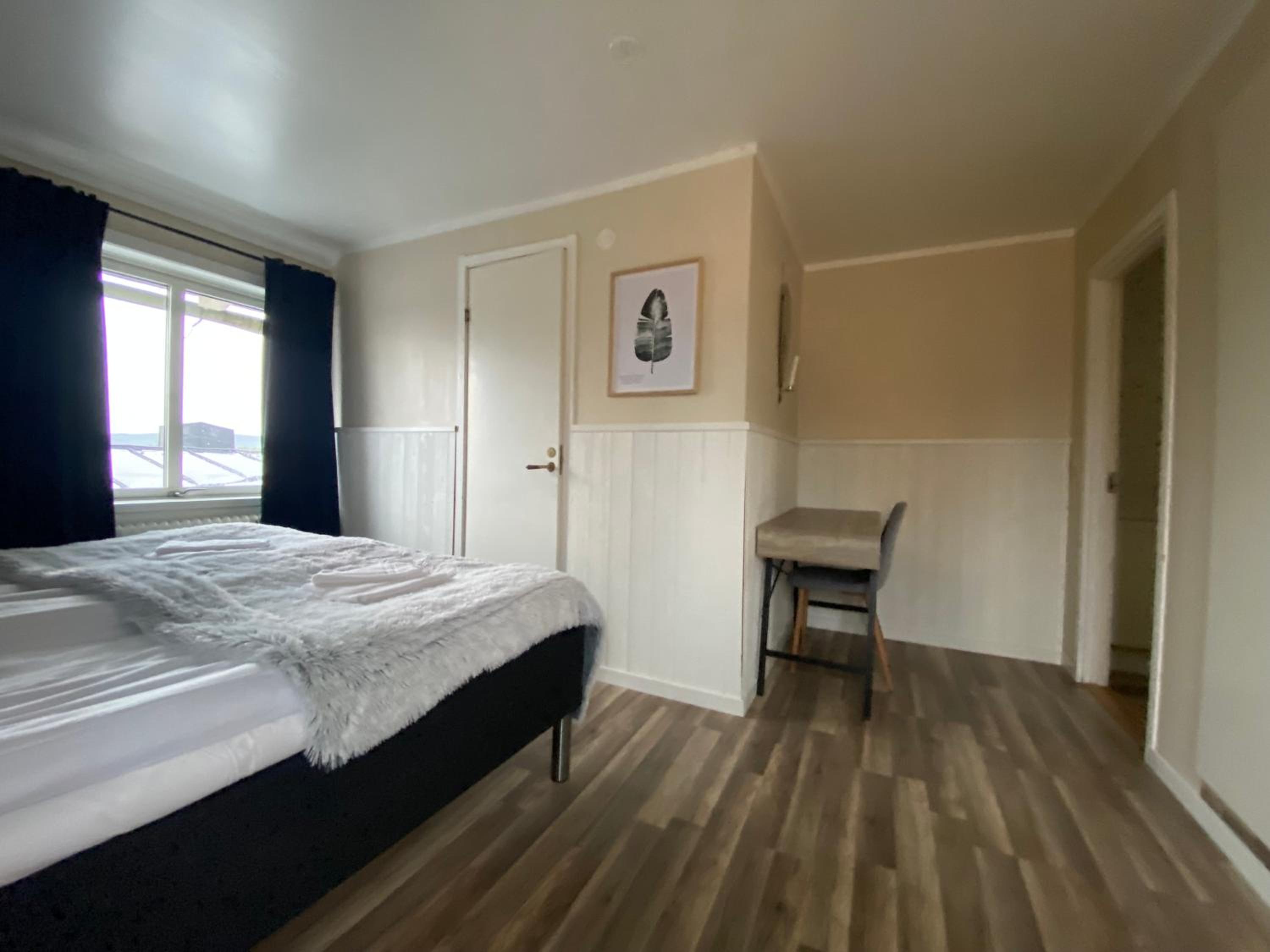 Twin Room with Private Bathroom photo 2