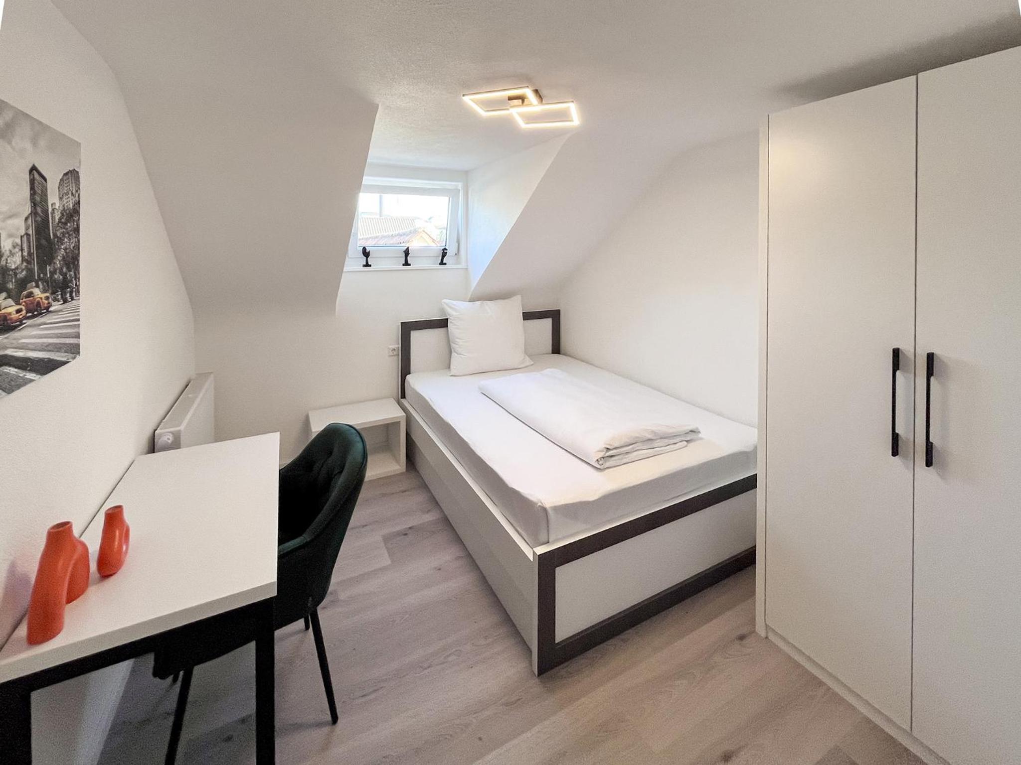 Single Room with Shared Bathroom photo 2