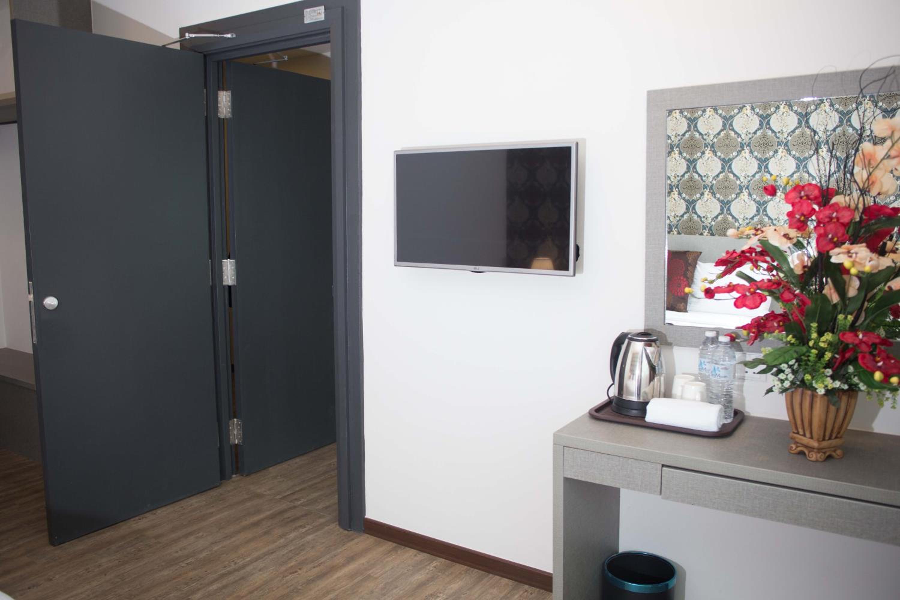 Deluxe Twin Room with Airport Pick-up