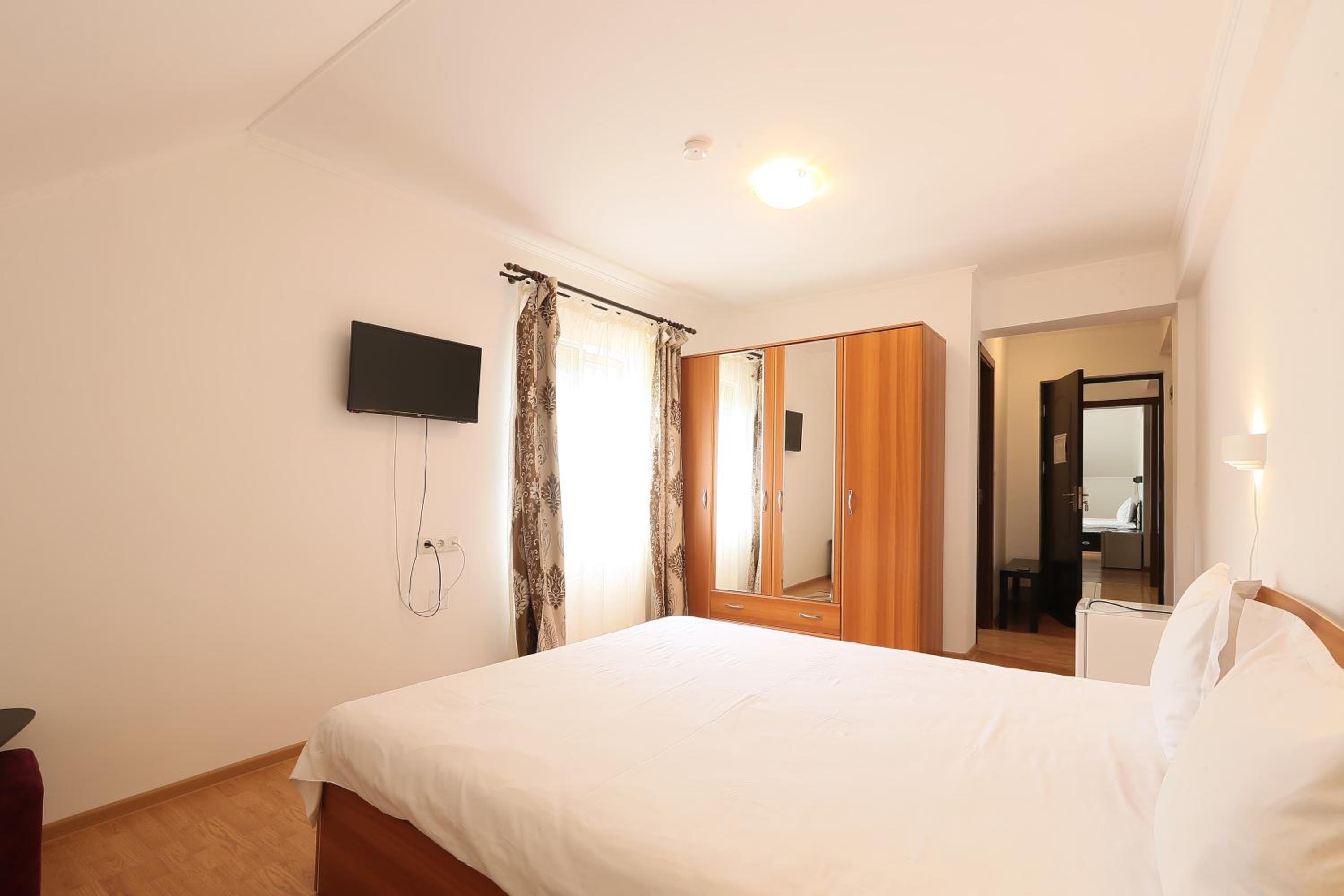 Standard Double Room photo 3