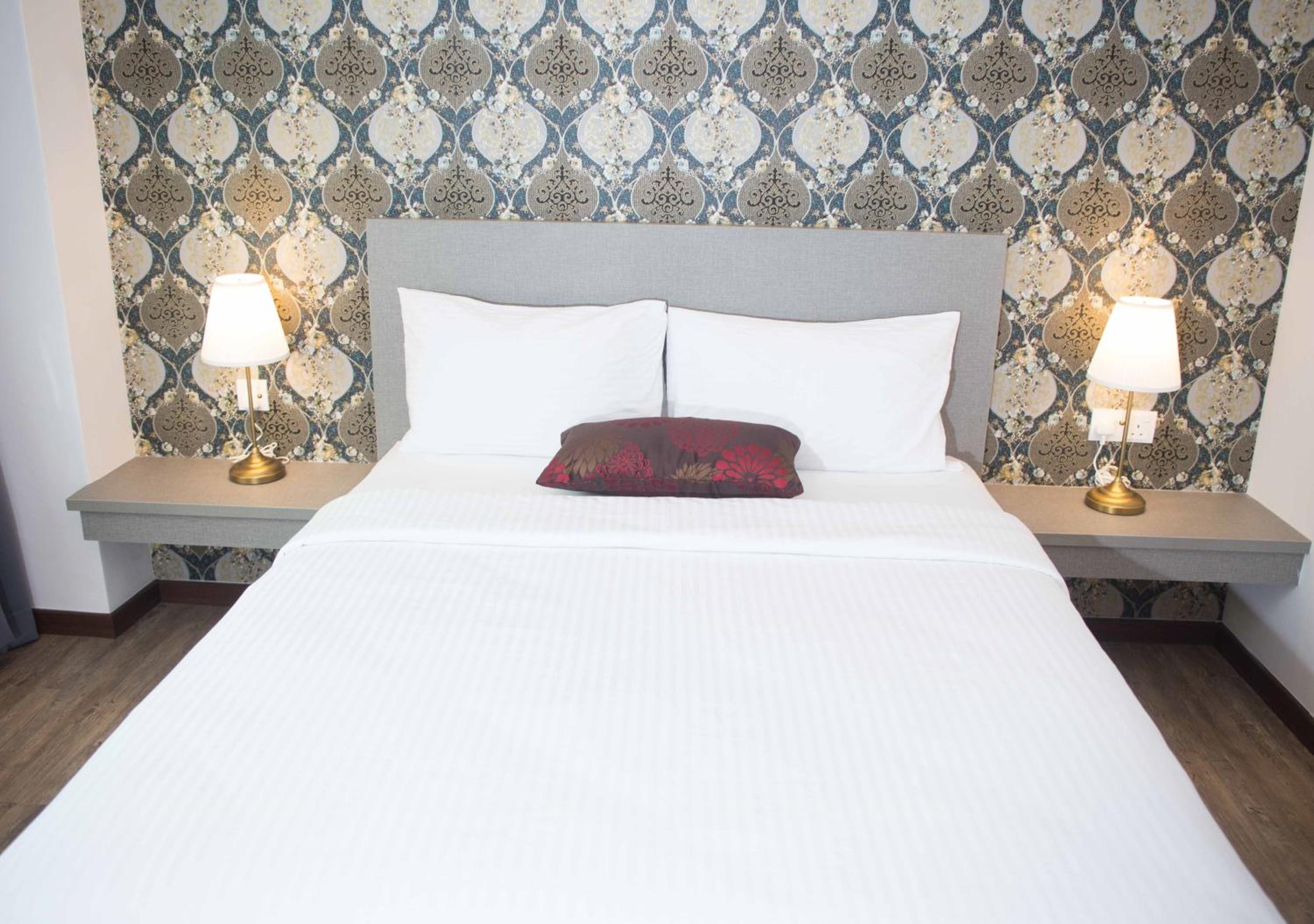 Superior Queen Room (No Window) with Airport Pick-Up photo 2