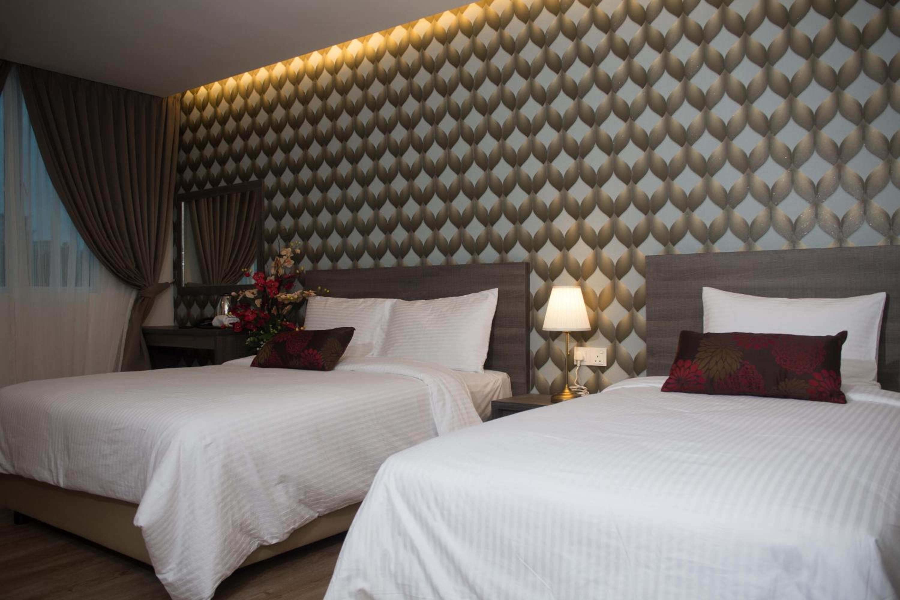 Triple Suite with Airport Pick-Up photo 2