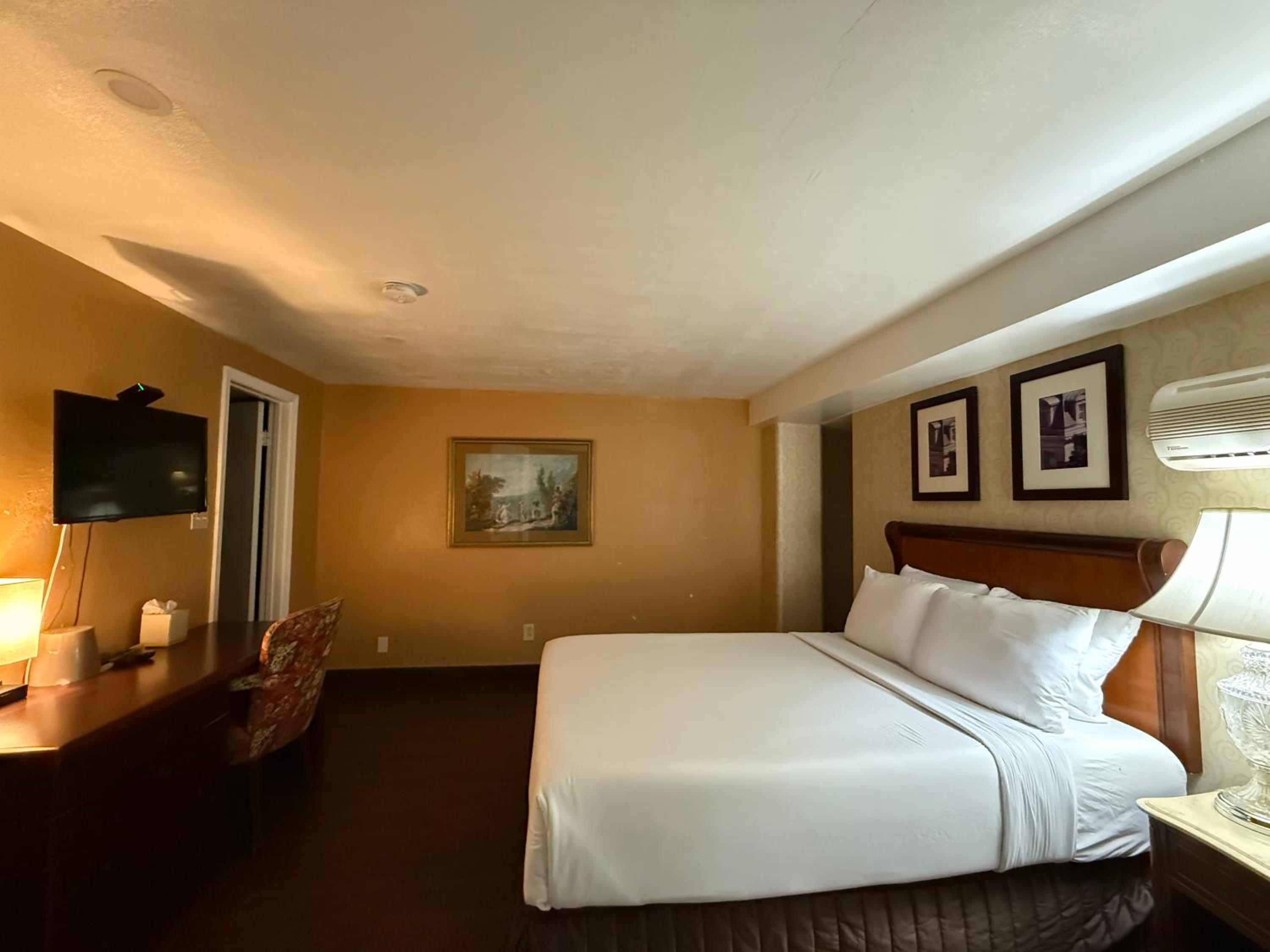 Standard Double Room - Photo 12