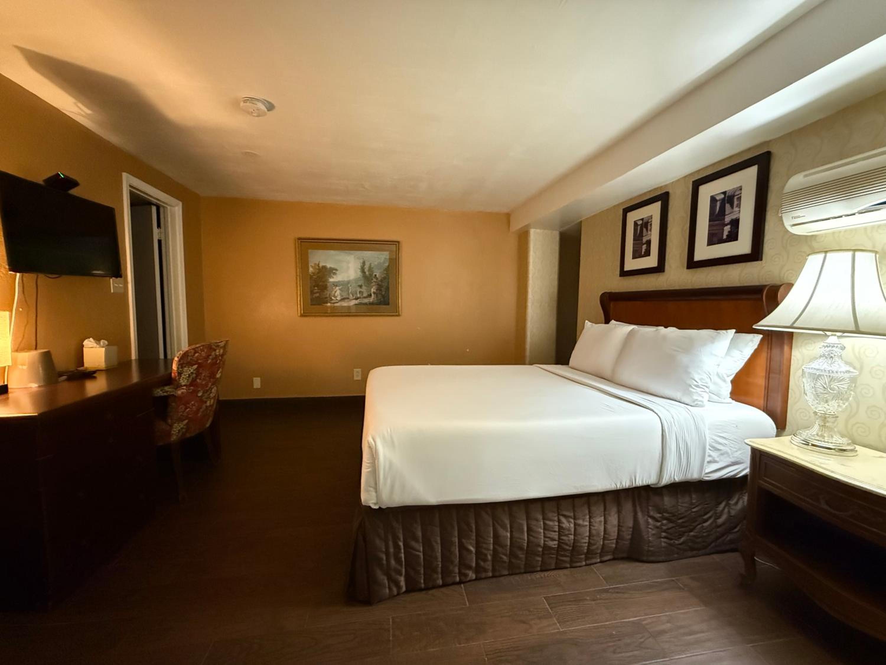 Standard Double Room - Photo 10