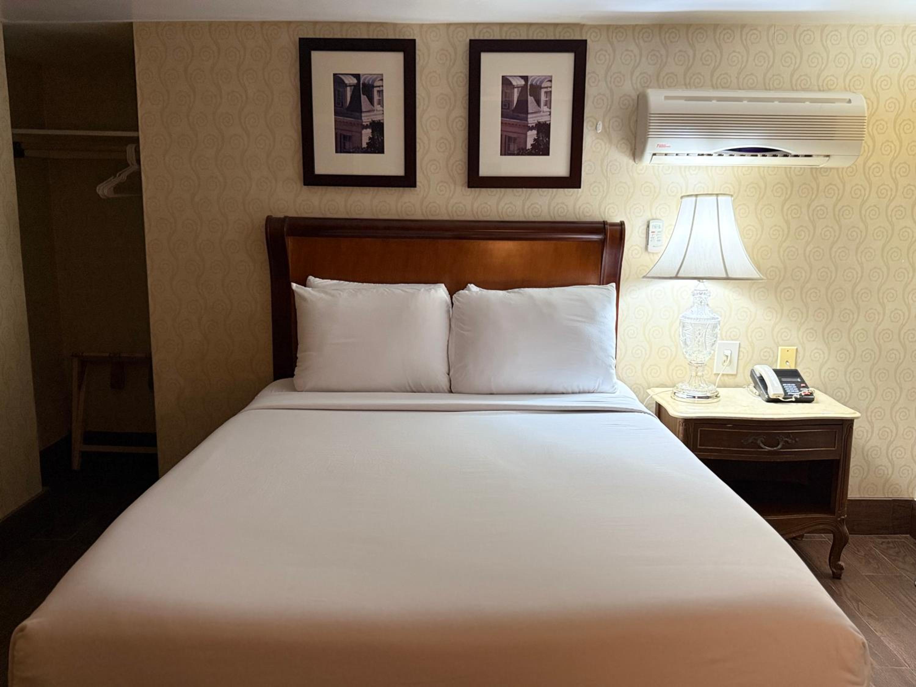 Standard Double Room - Photo 8
