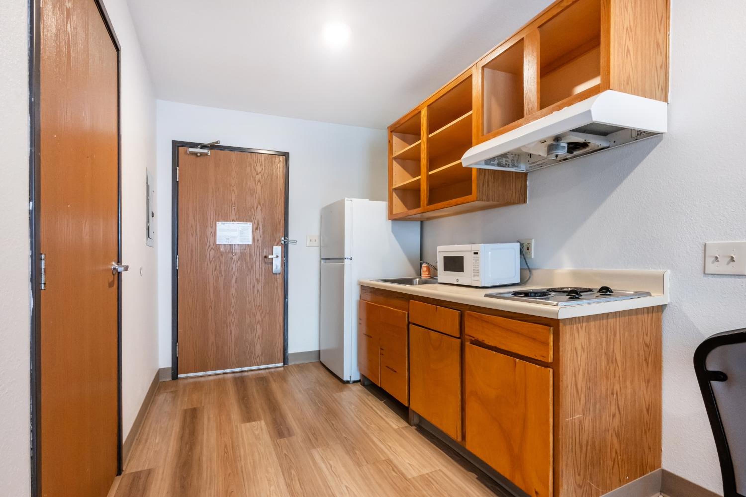 Efficiency Double Room with Two Double Beds - Accessible/Non-Smoking photo 3