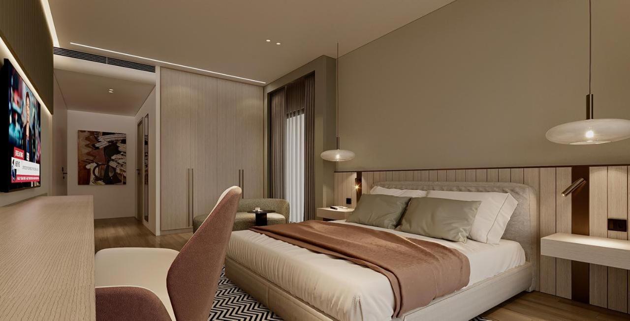 Renovated Business Suite - Photo 1