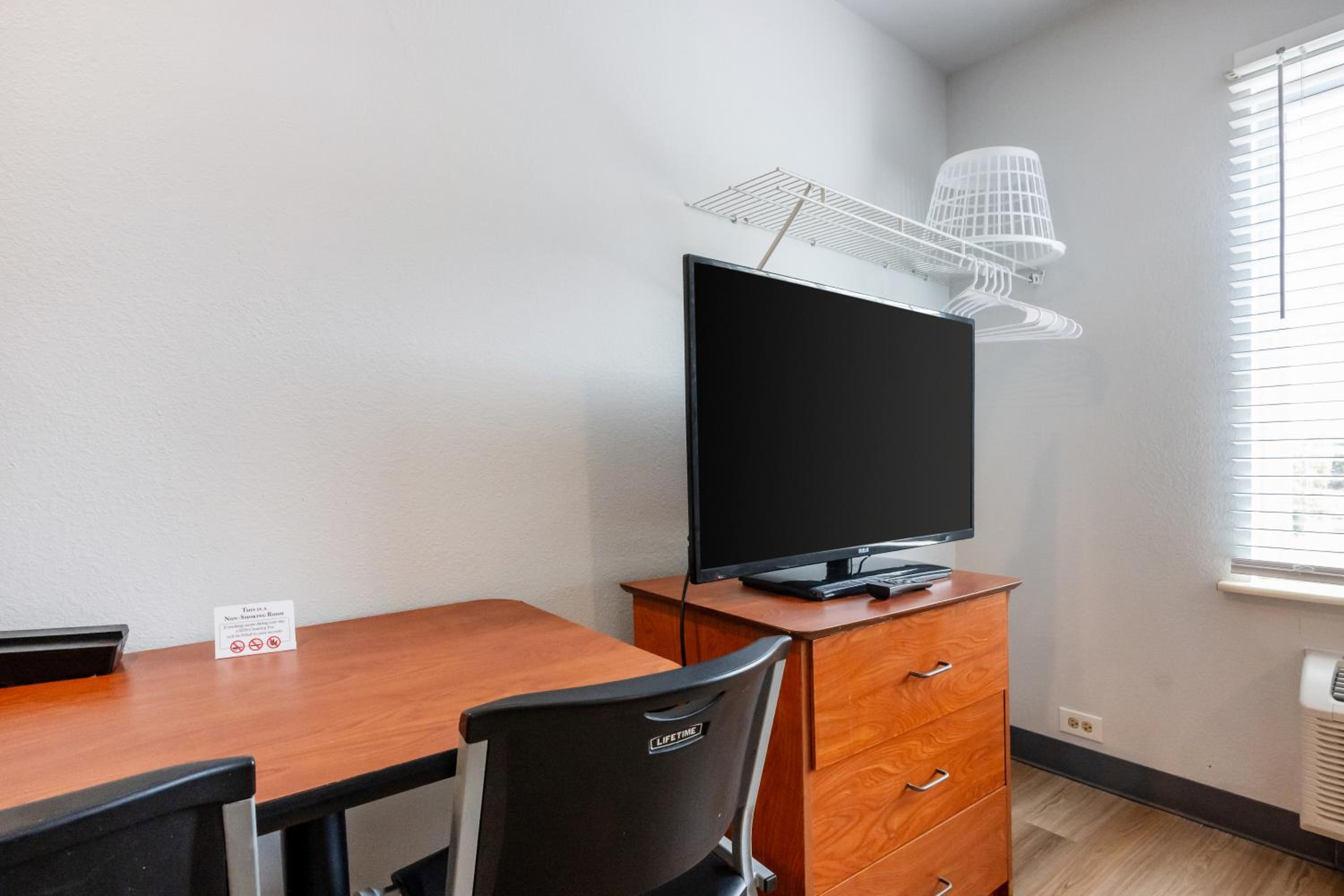 Efficiency Double Room - Accessible/Non-Smoking photo 2