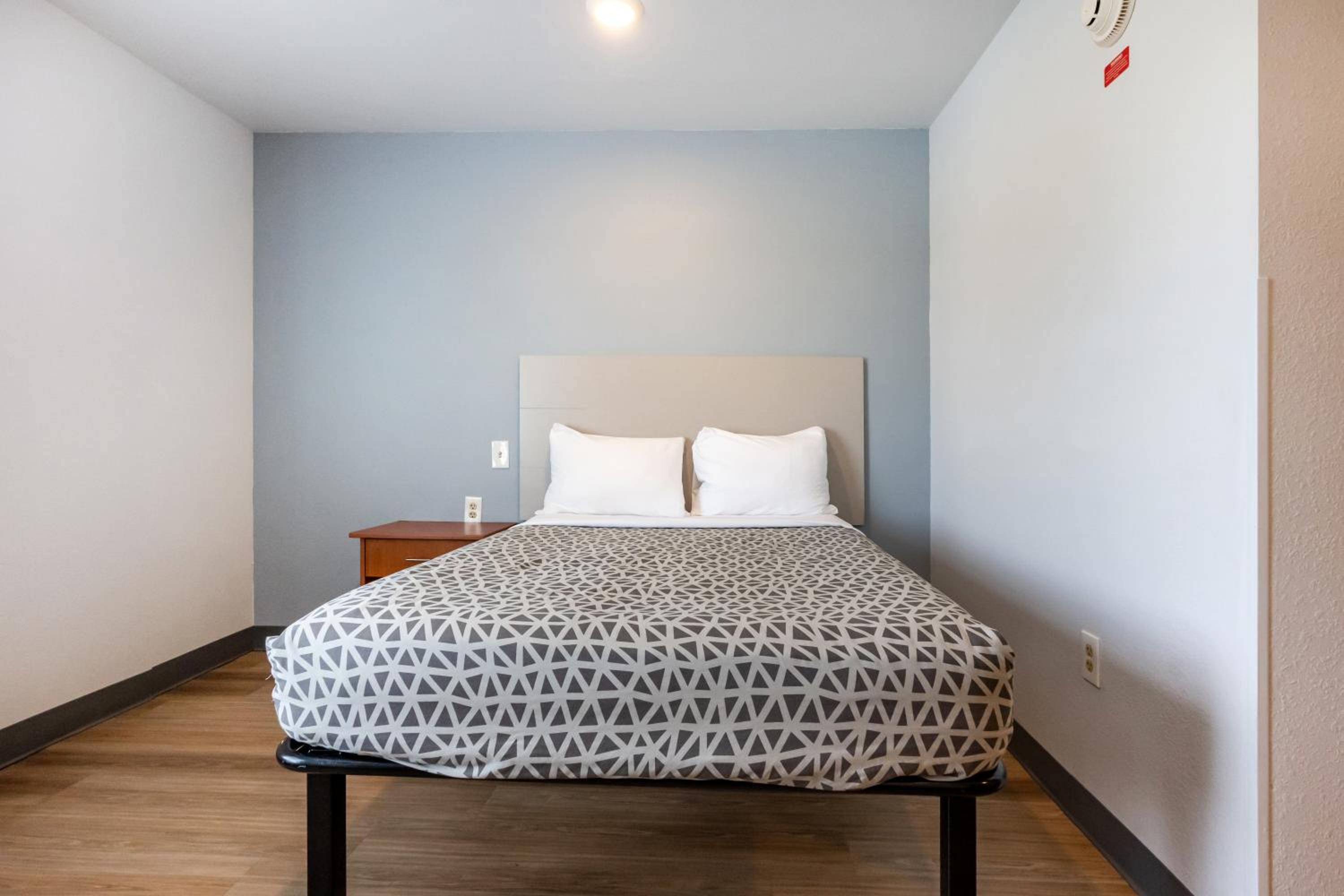 Efficiency Double Room - Accessible/Non-Smoking photo 1