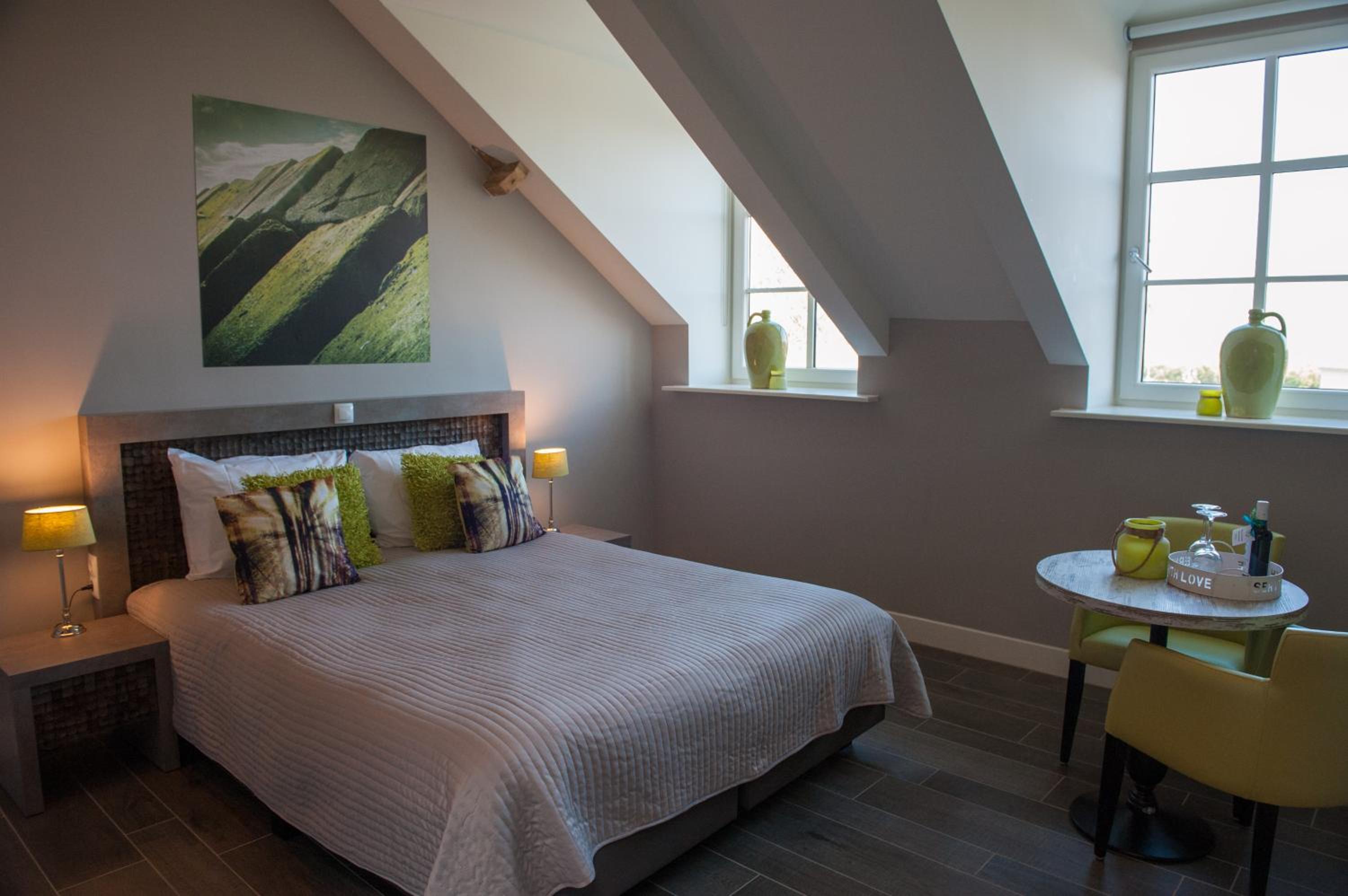 Small Double or Twin Room with Bath photo 3