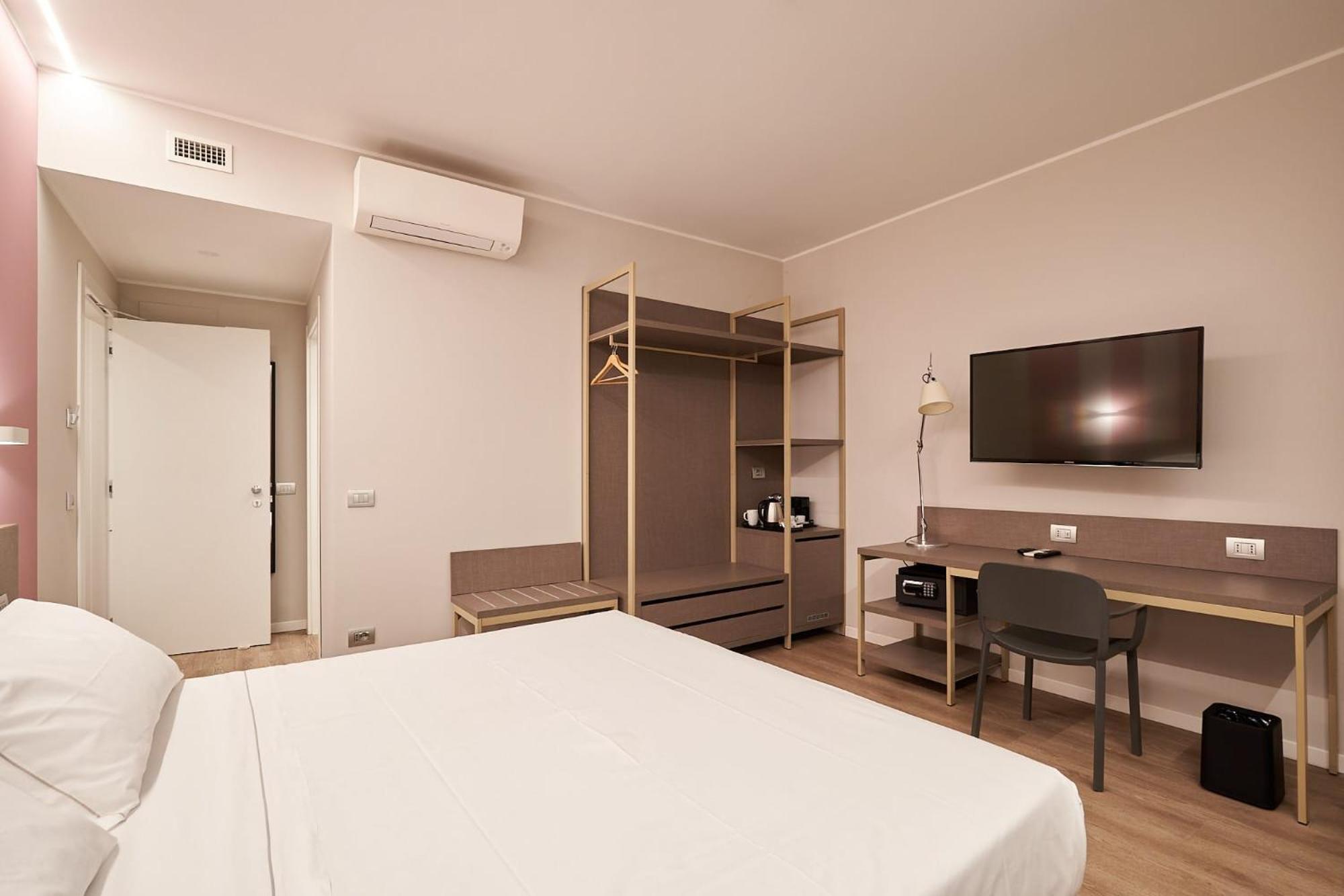Standard Queen Room
