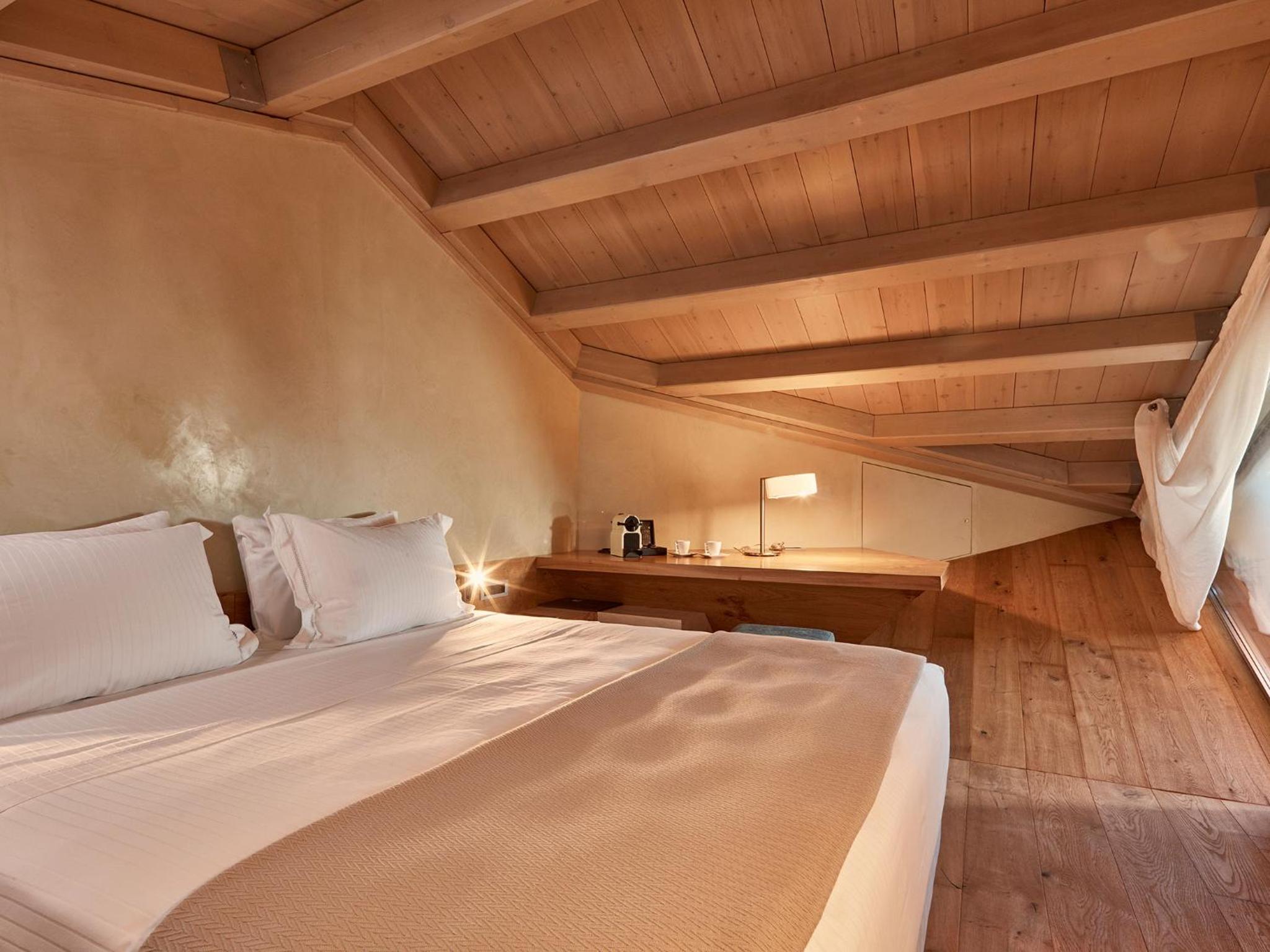 Grand Harbor Master Suite with Balcony and Sea View photo 2
