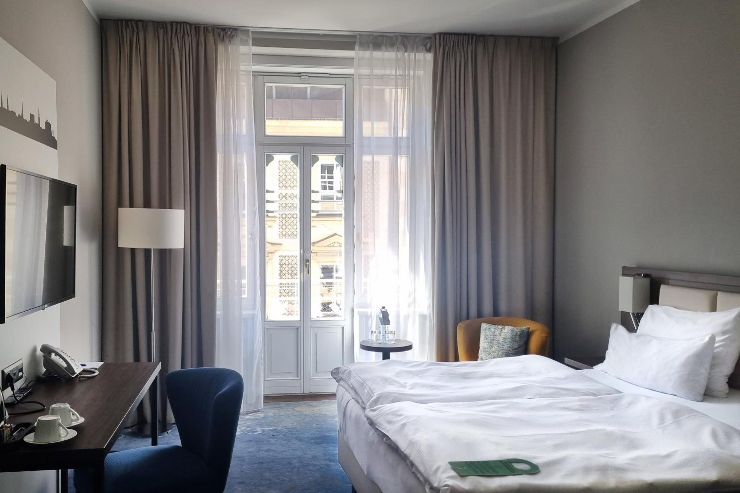 Premium Queen Room with Balcony