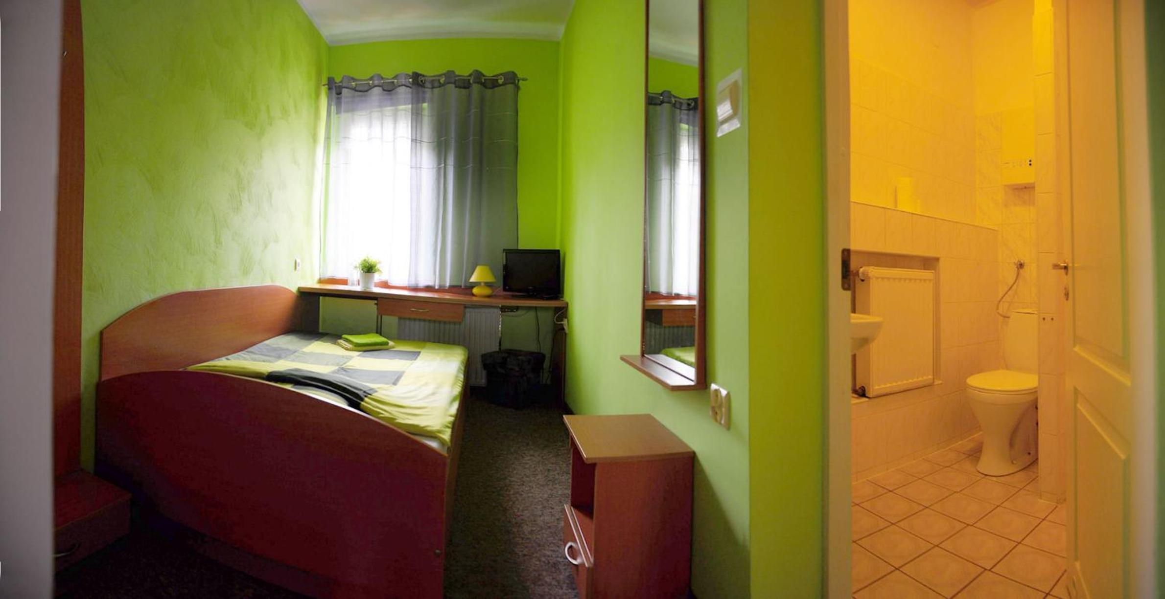 Small Single Room photo 1