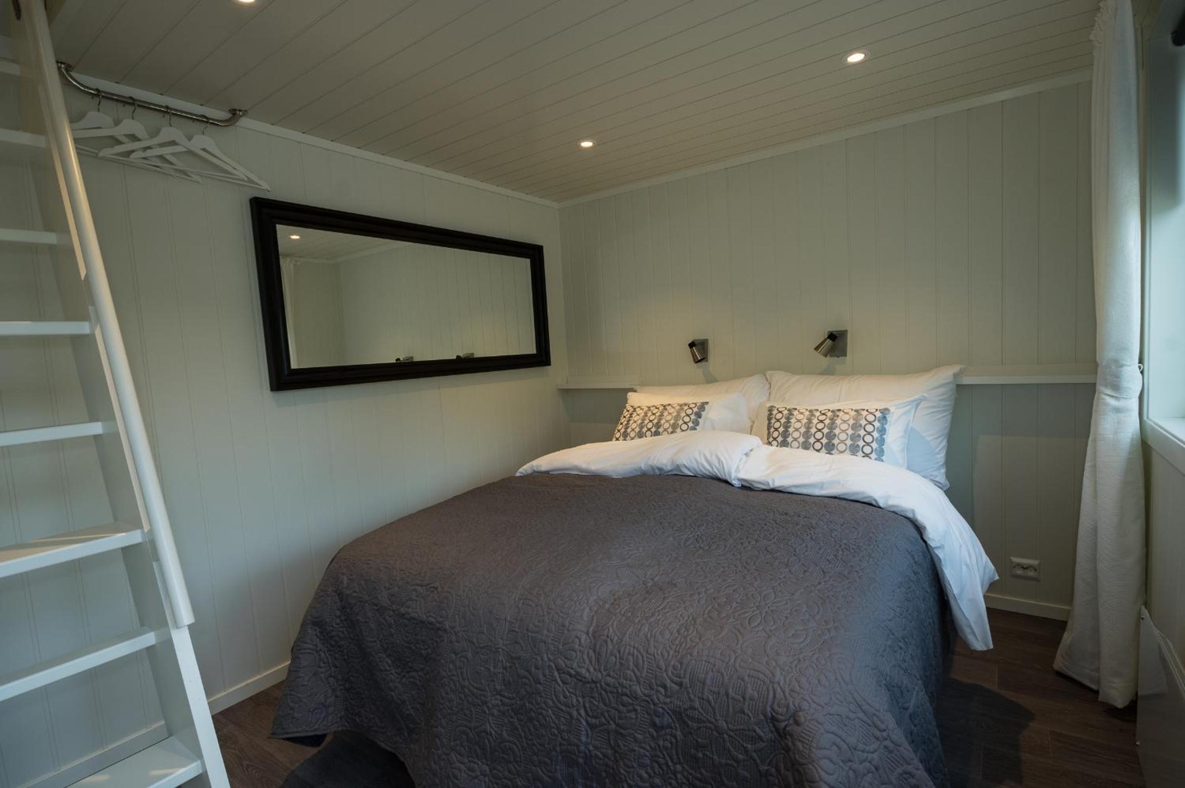 Family Room with Private Bathroom photo 1