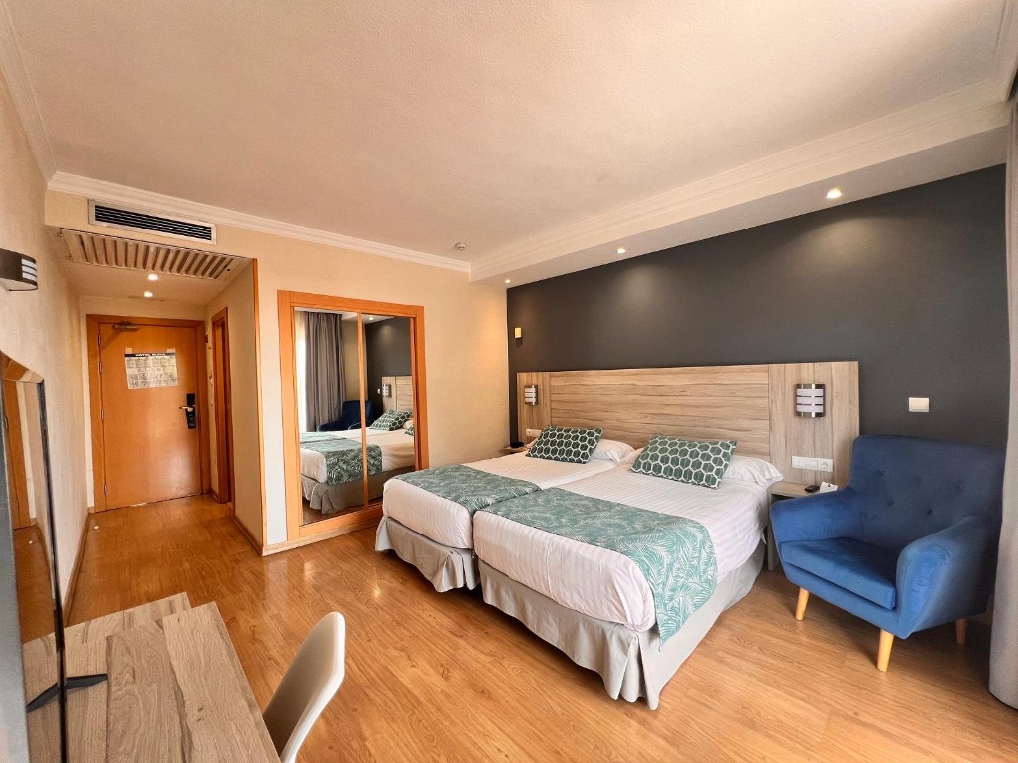 Double Or Twin Room thumbnail 5