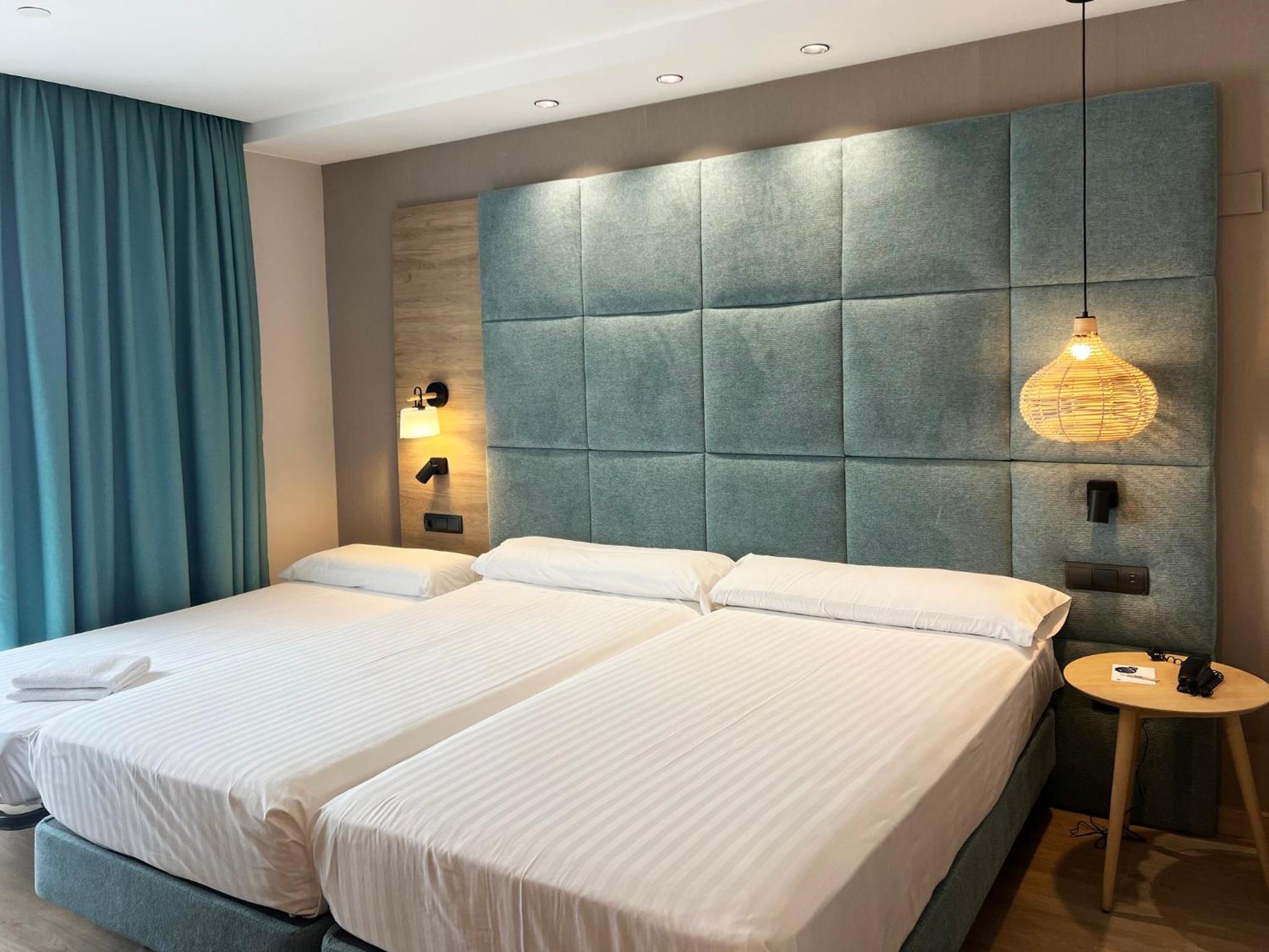 Superior Double or Twin Room thumbnail 5