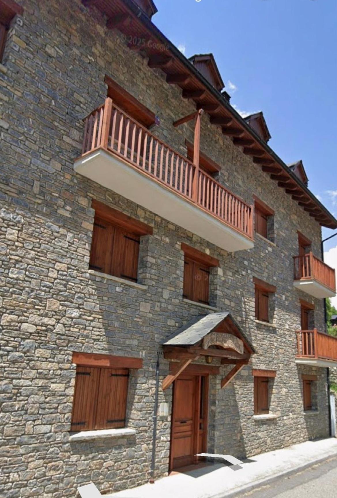 Three-Bedroom Apartment with Mountain View