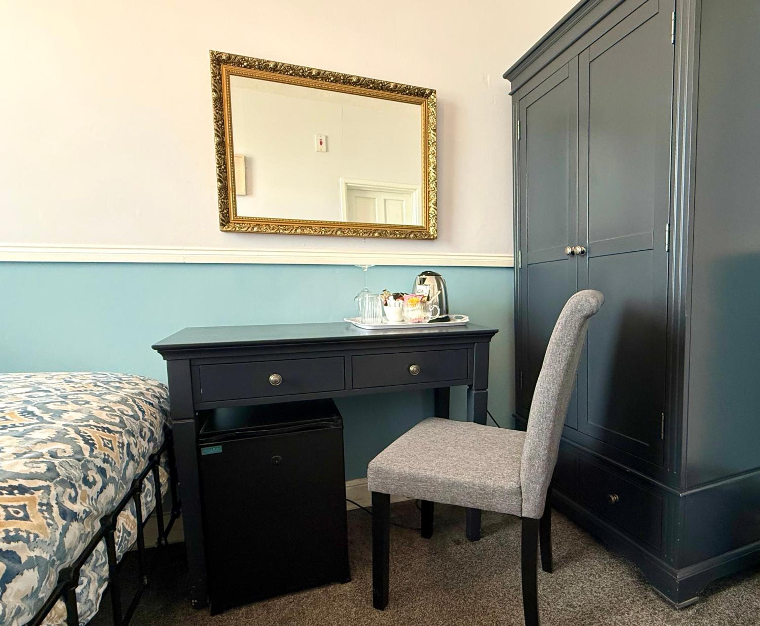 Budget Double Room - Photo 4