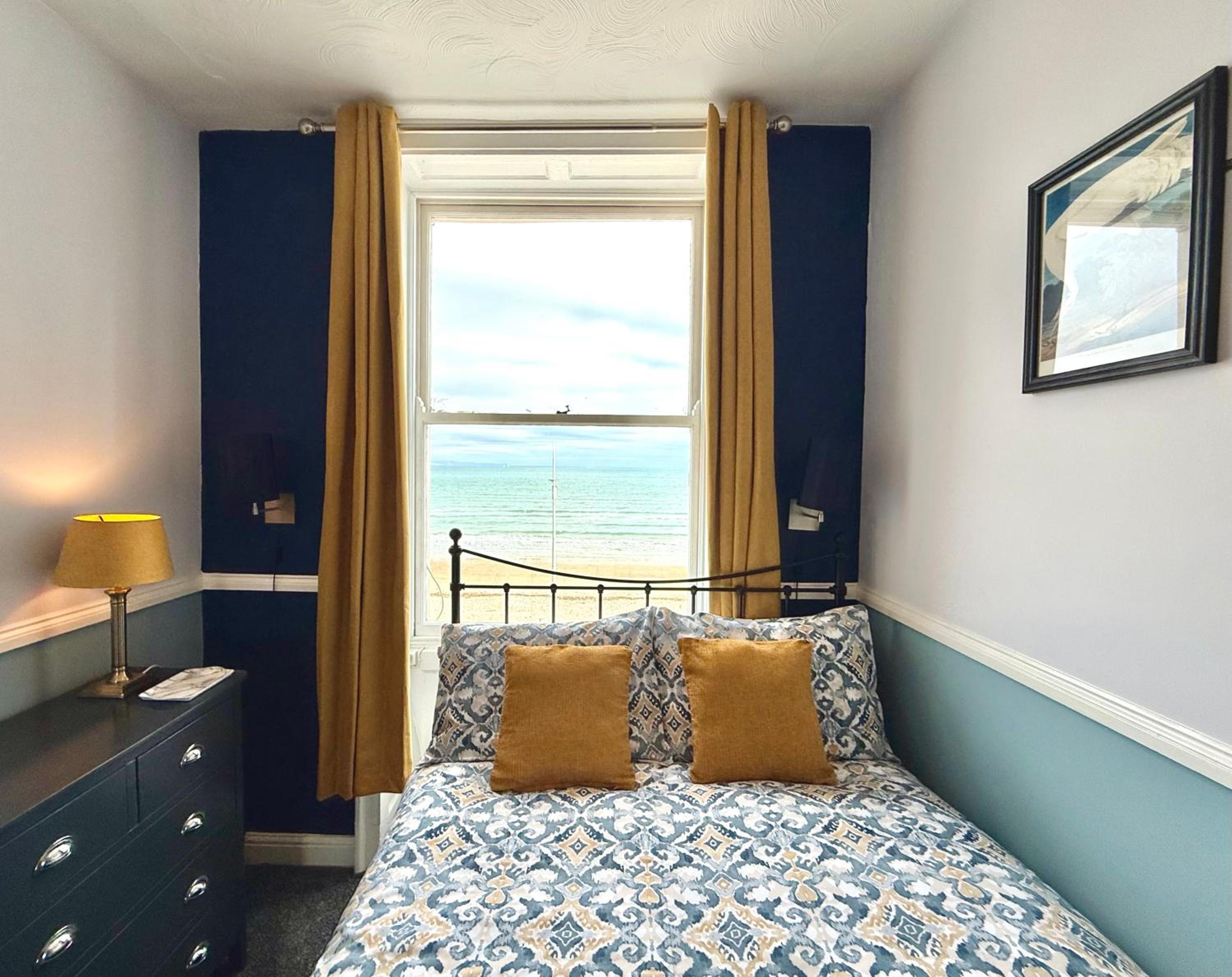 Budget Double Room - Photo 6