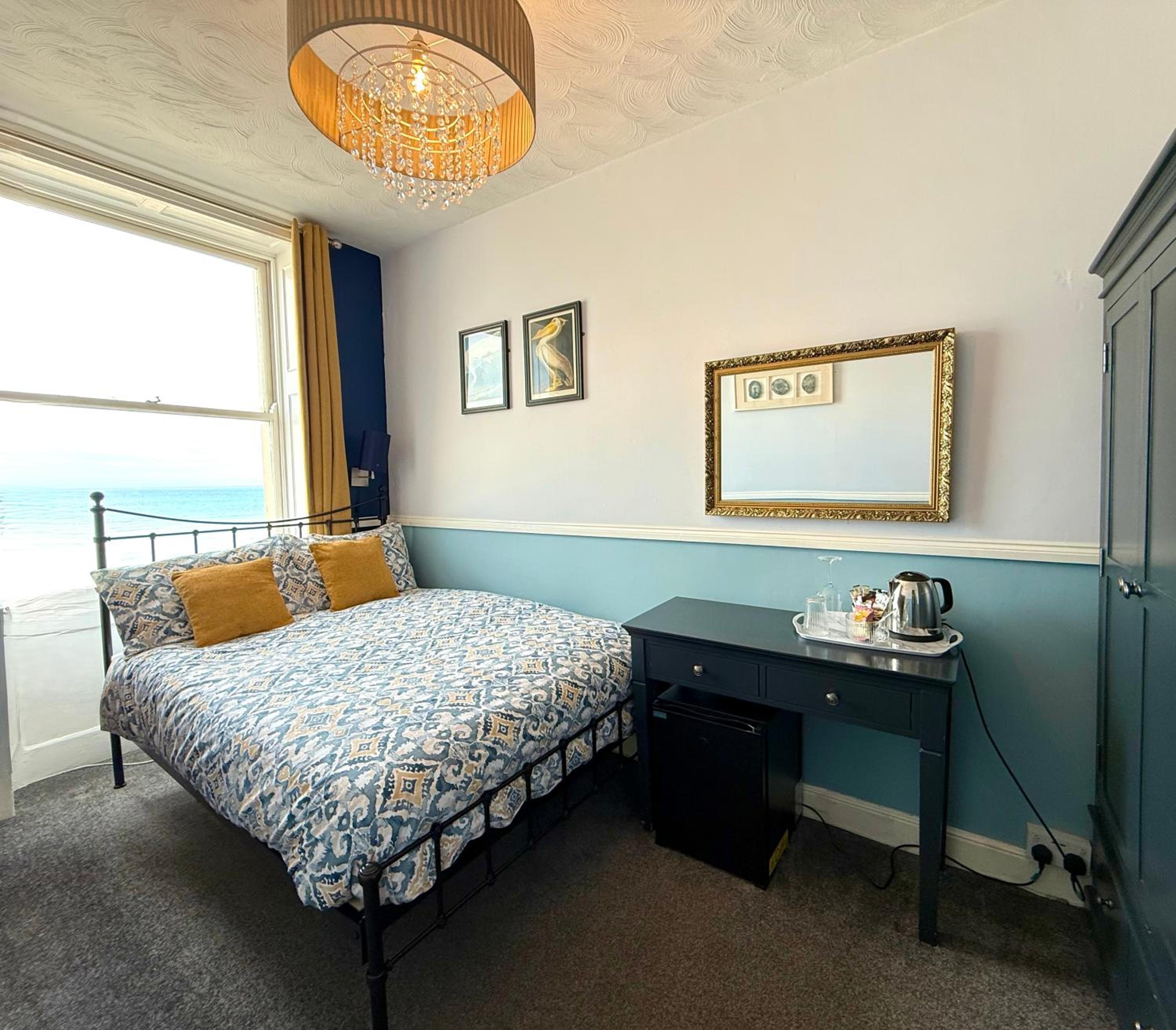 Budget Double Room - Photo 5