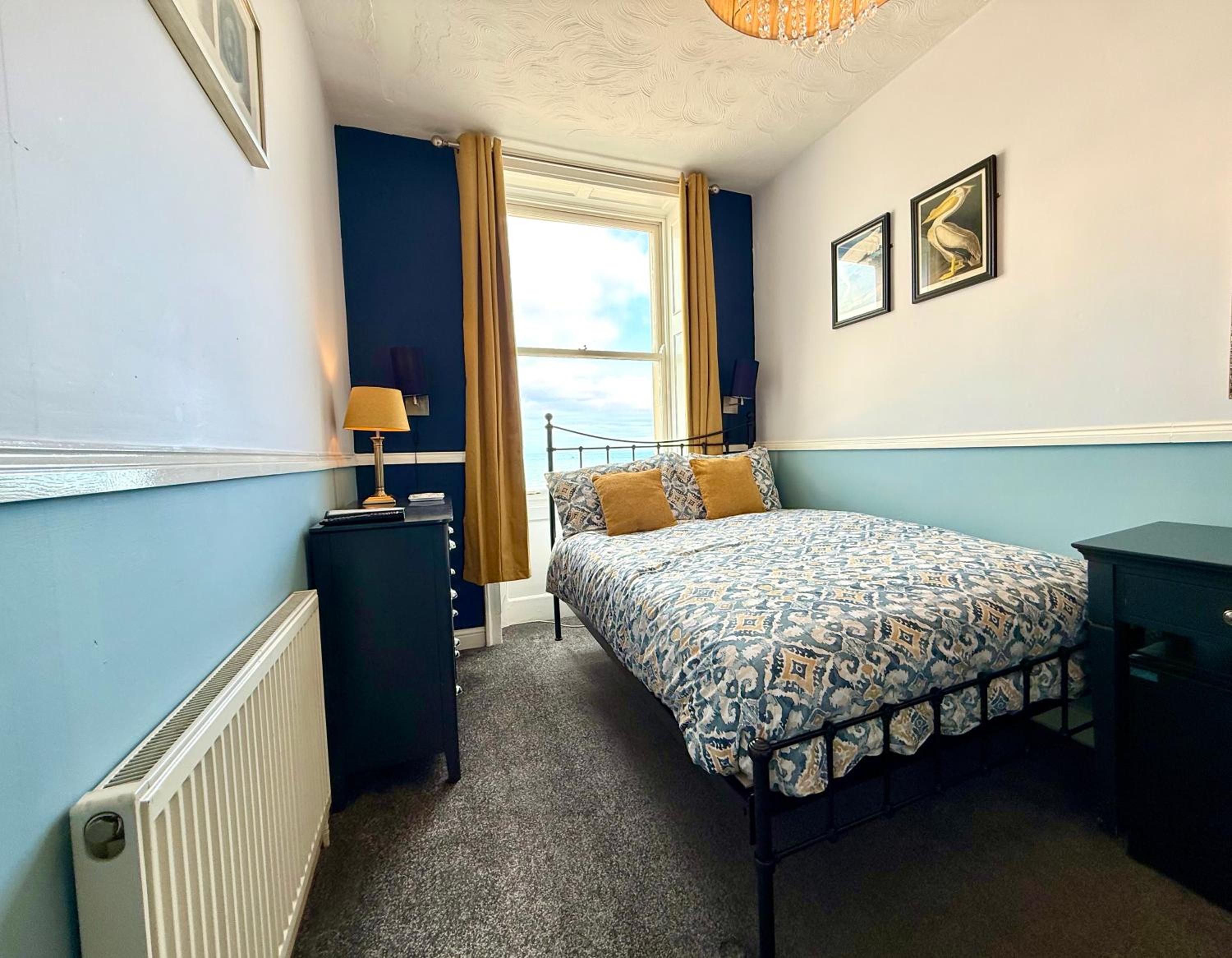 Budget Double Room - Photo 2