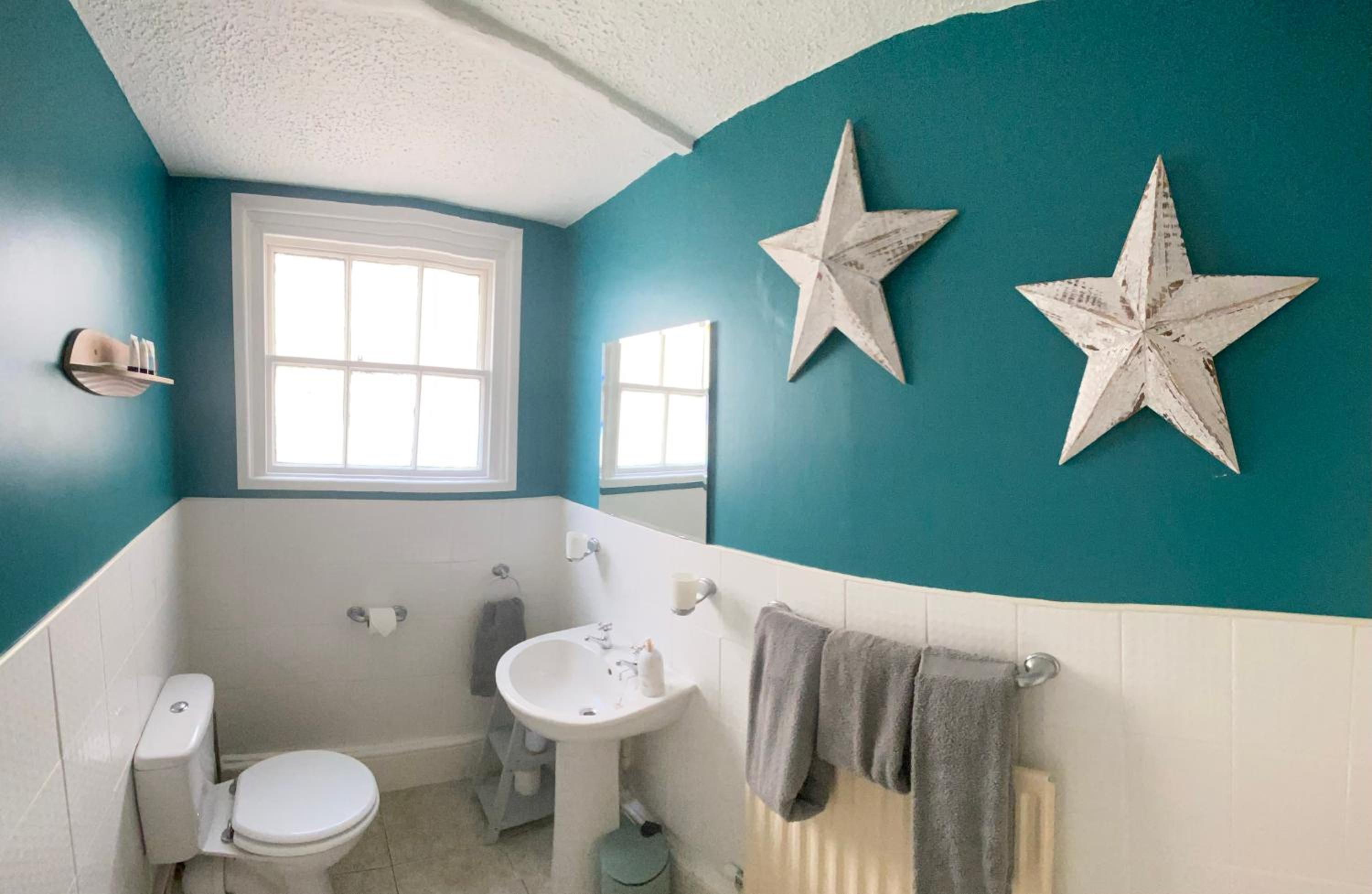 Triple Room with Bath - Photo 2