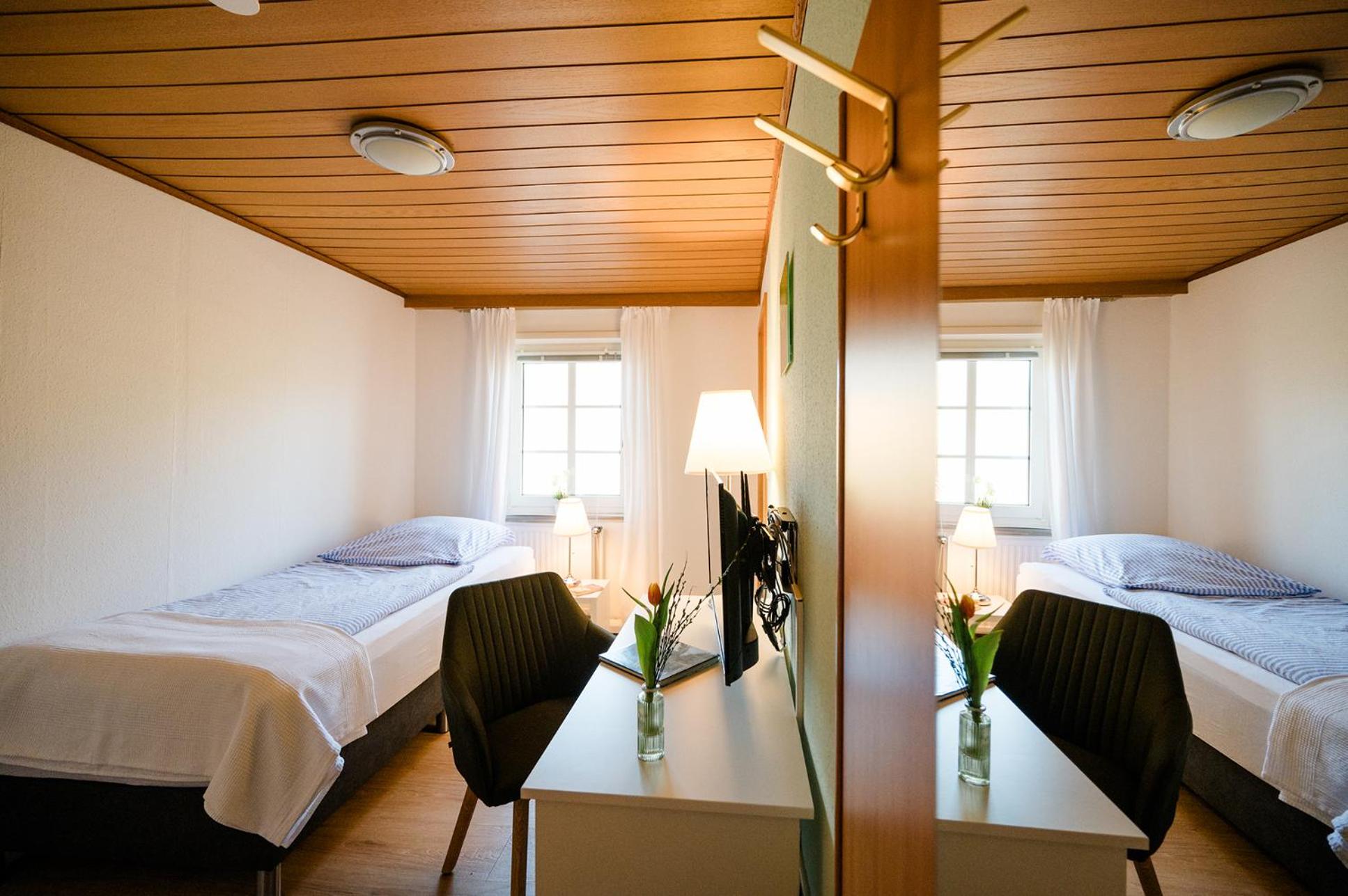 Double Room with Private Bathroom - Photo 3