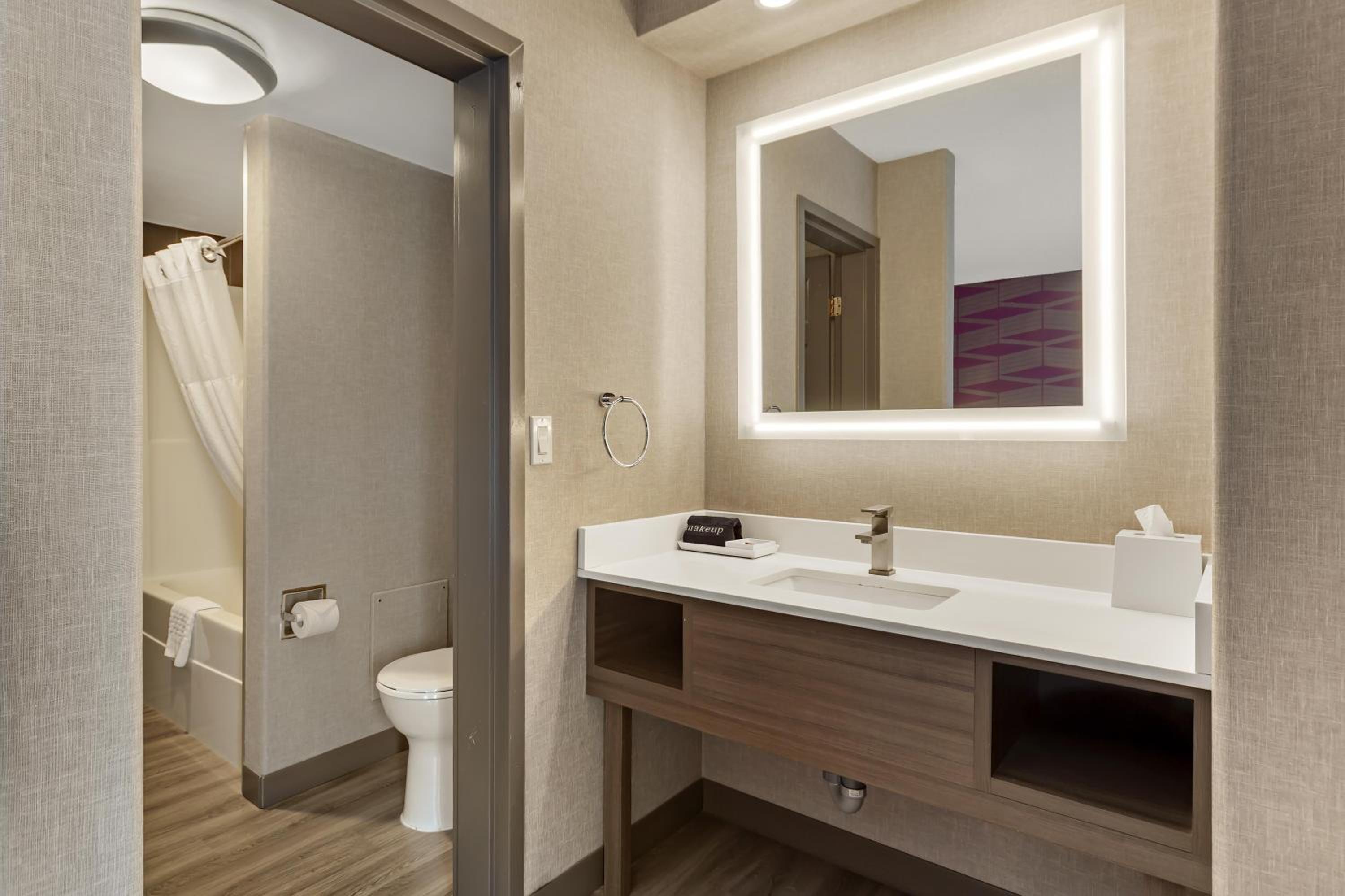 Suite with Two Queen Beds and One Bunk Bed with Kitchenette - Mario Theme/Non-Smoking
