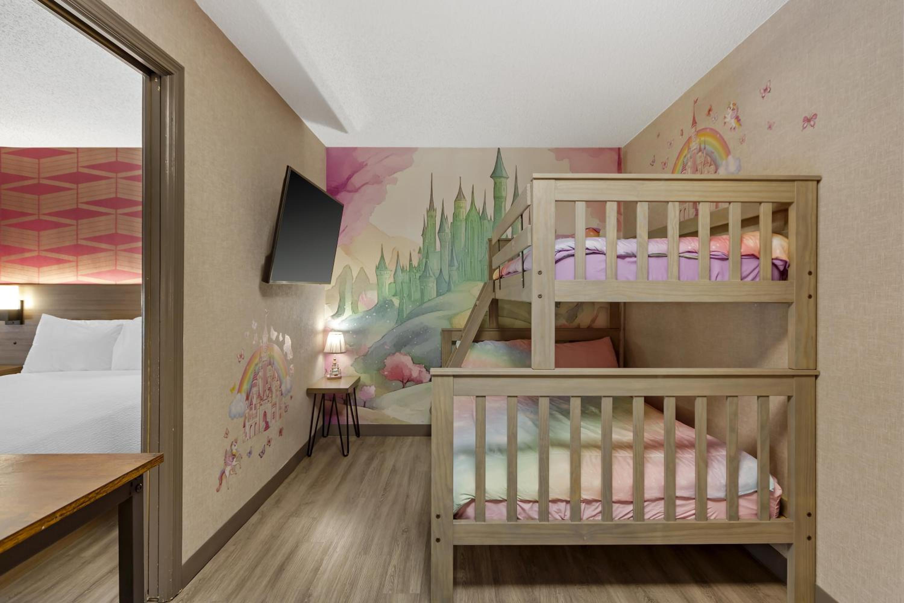 Suite with Two Queen Beds and One Bunk Bed with Kitchenette - Princess Theme/Non-Smoking