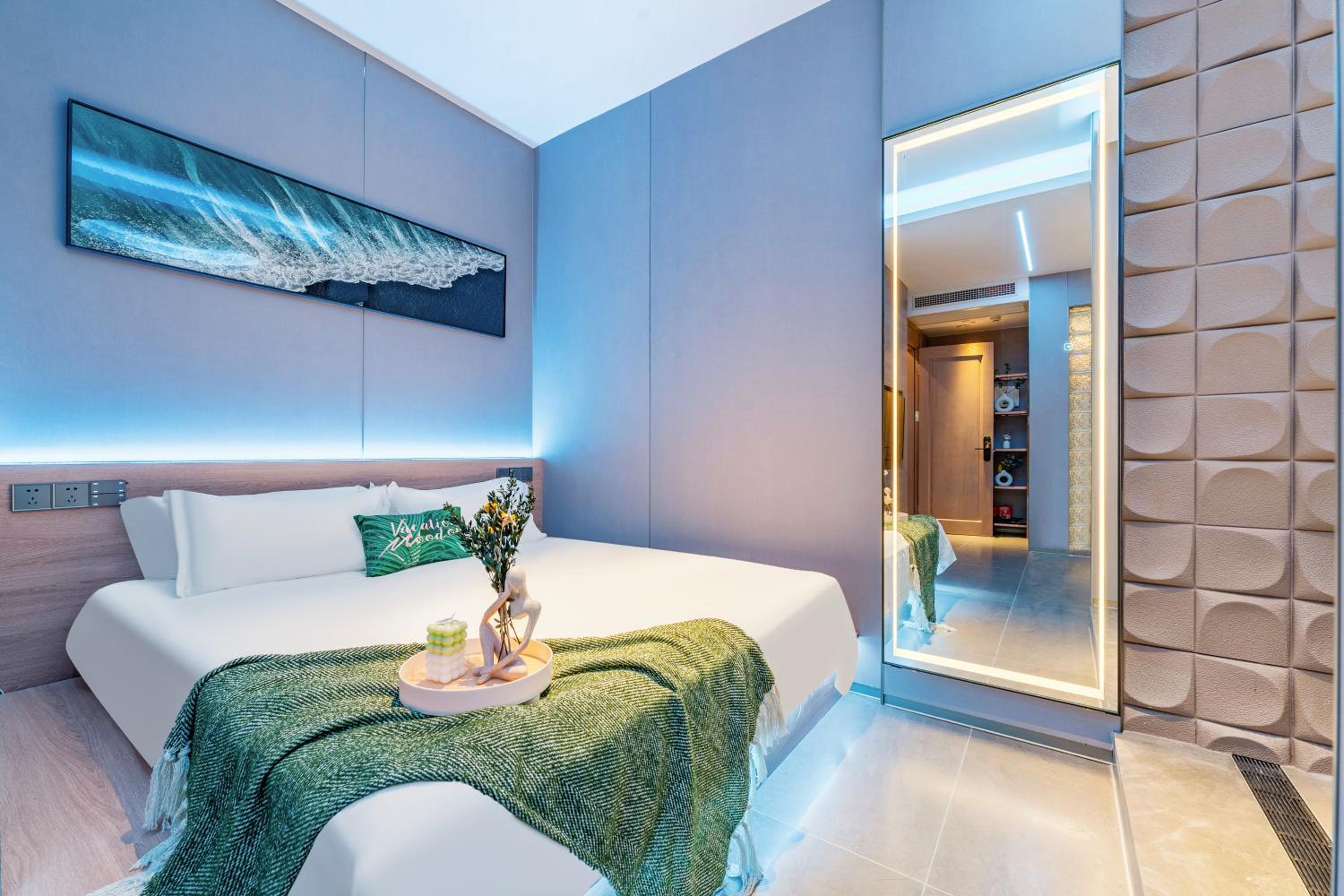 Deluxe Suite with Spa Bath photo 3