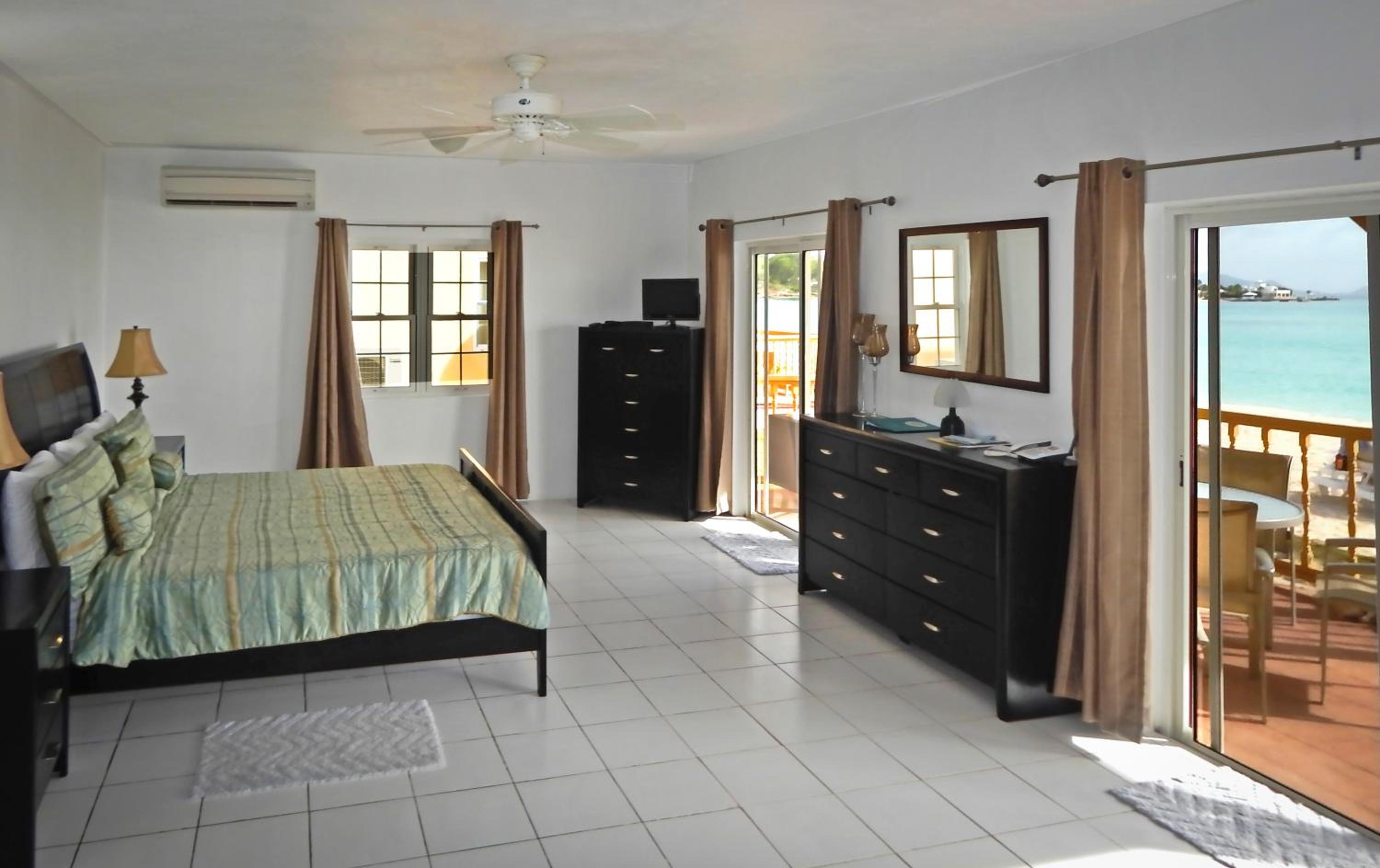 Double Room With Kitchen - Beach Front photo 2