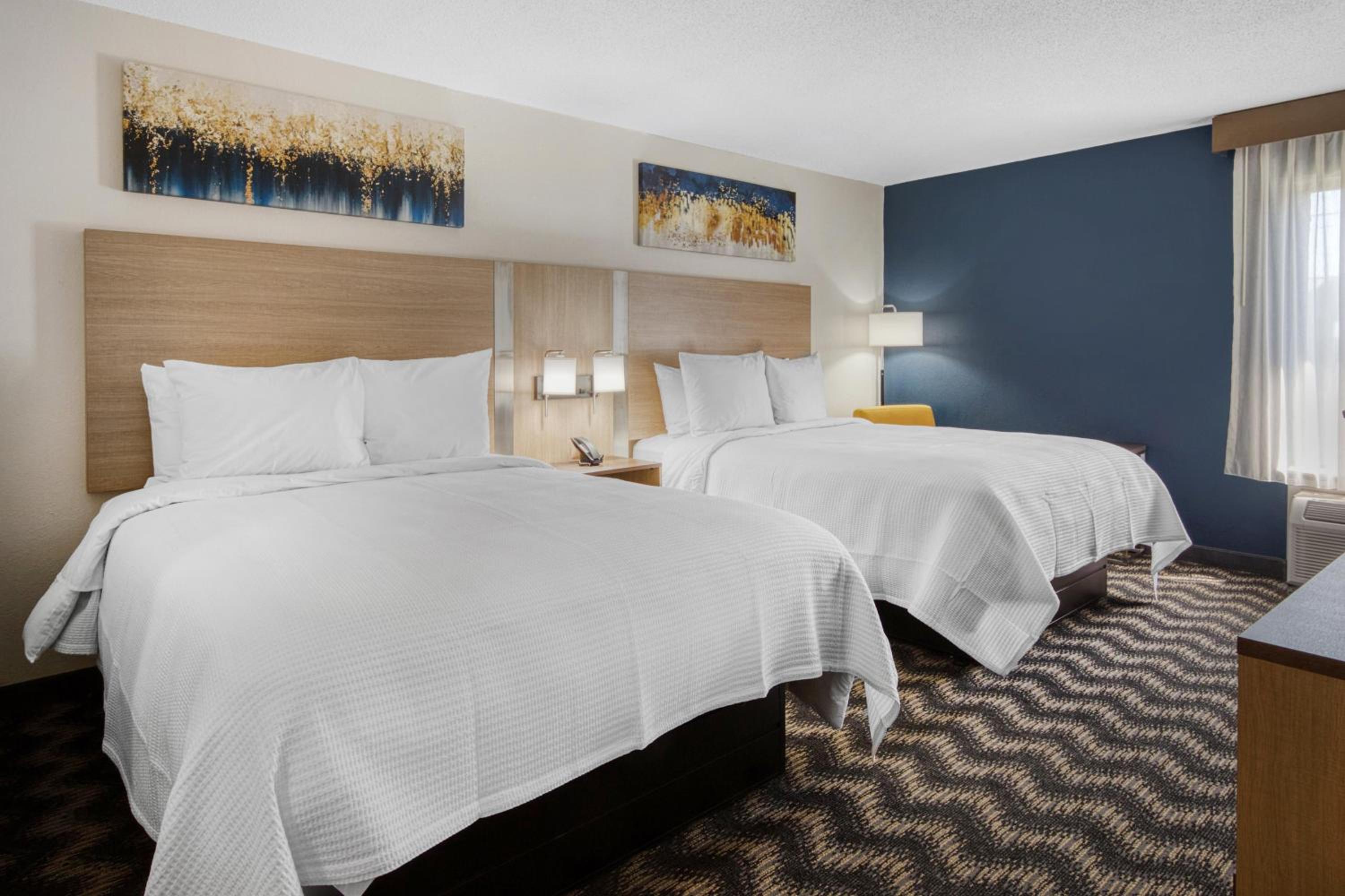 Queen Room with Two Queen Beds - Non-Smoking - Photo 1