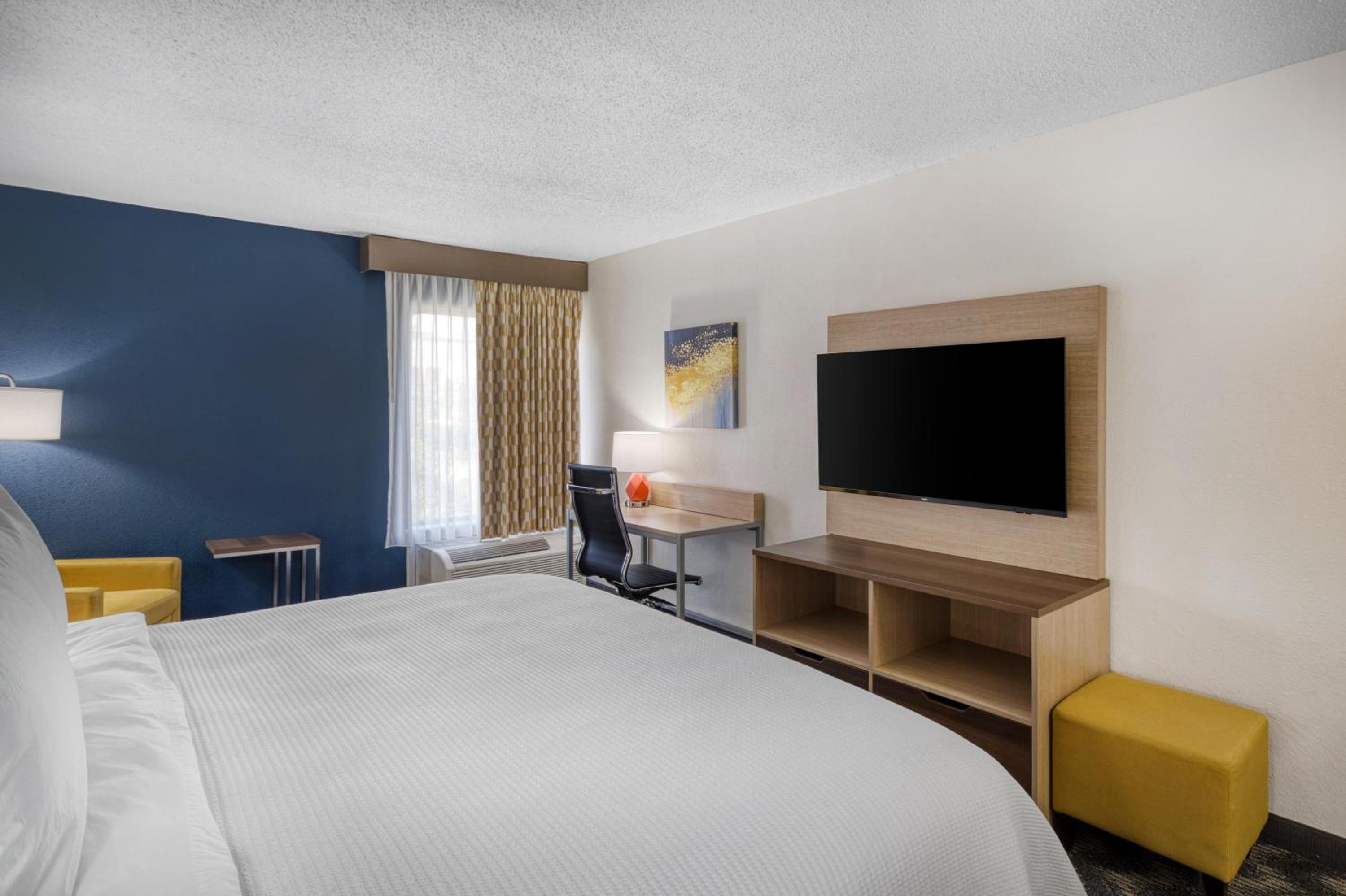King Room - Non-Smoking photo 2