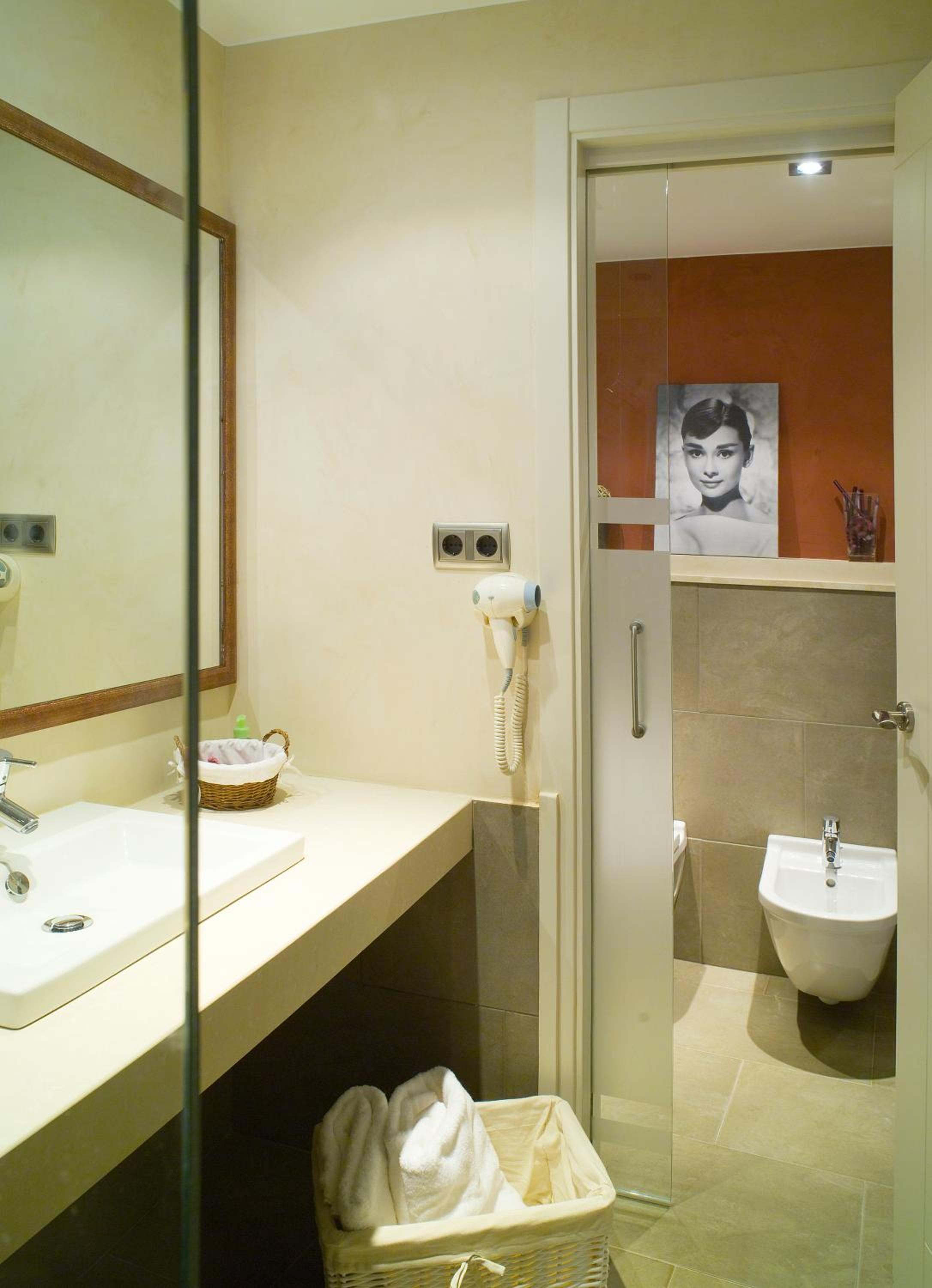 Twin Room - Photo 2