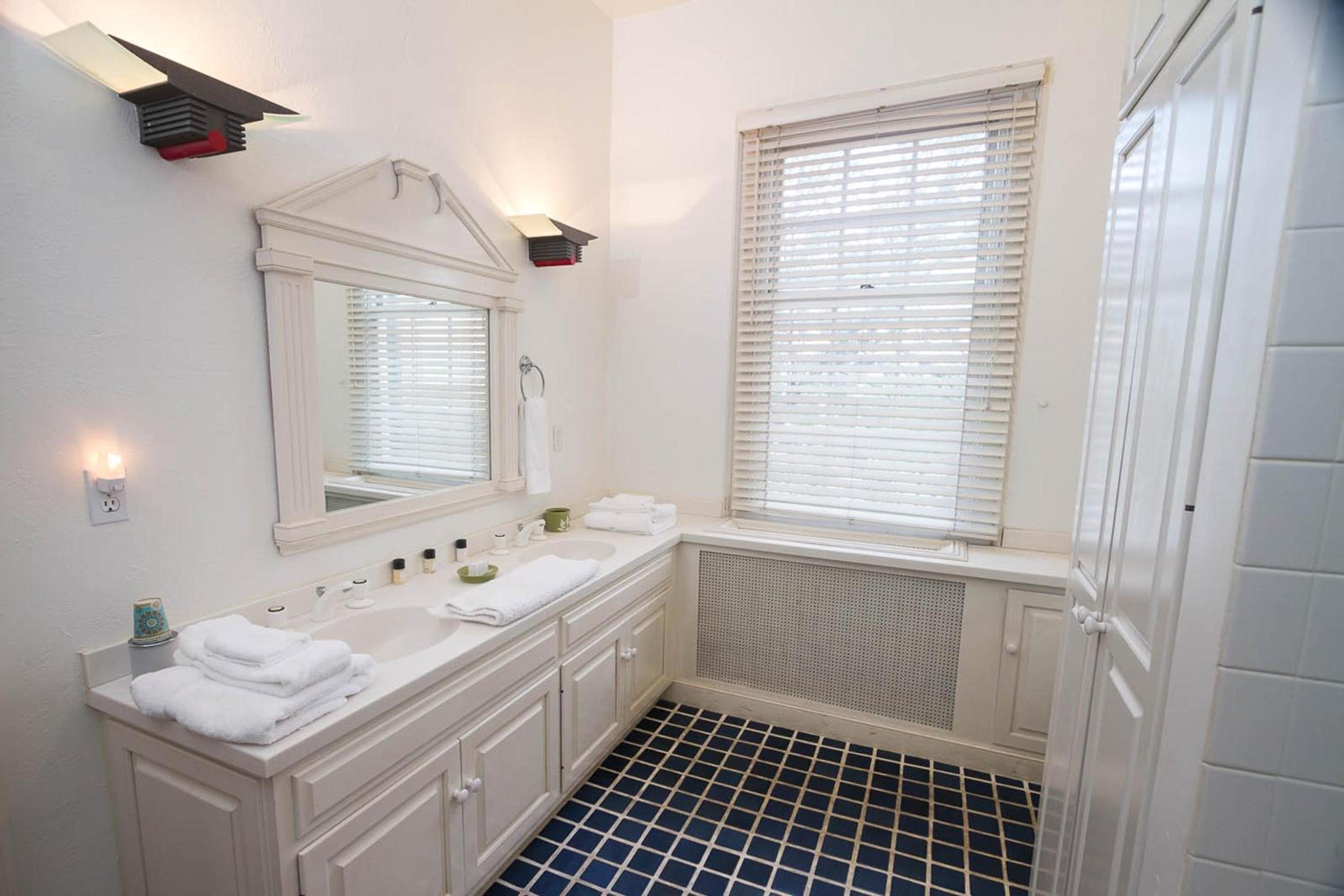 Irene Danner Suite (second floor) photo 2