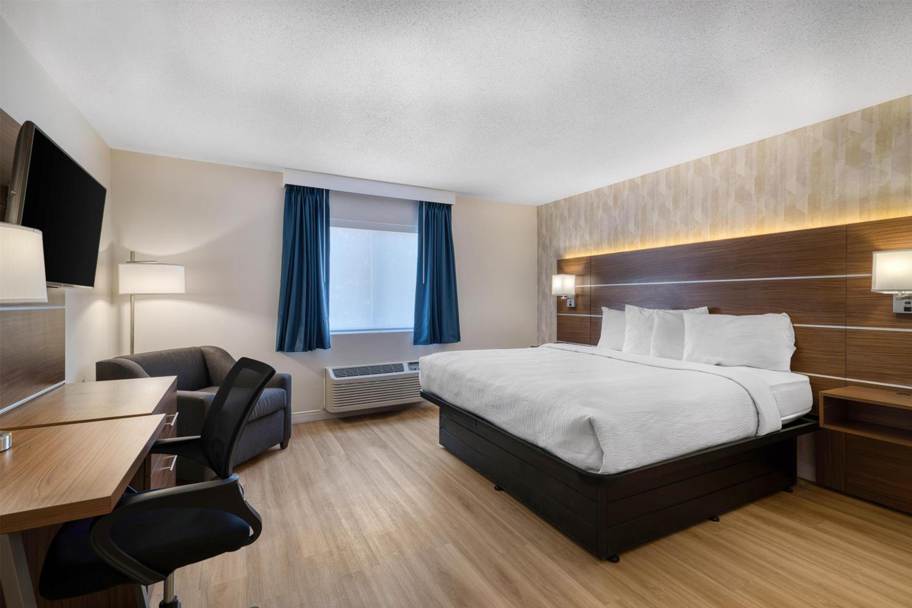 King Room with Bath Tub - Disability Access/Non-Smoking