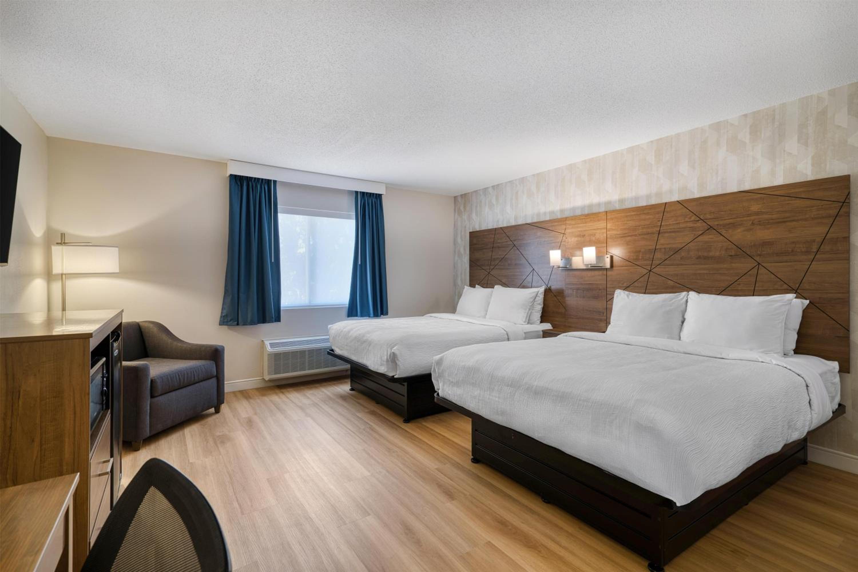 Room with Two Queen Beds - Non-Smoking - Photo 1