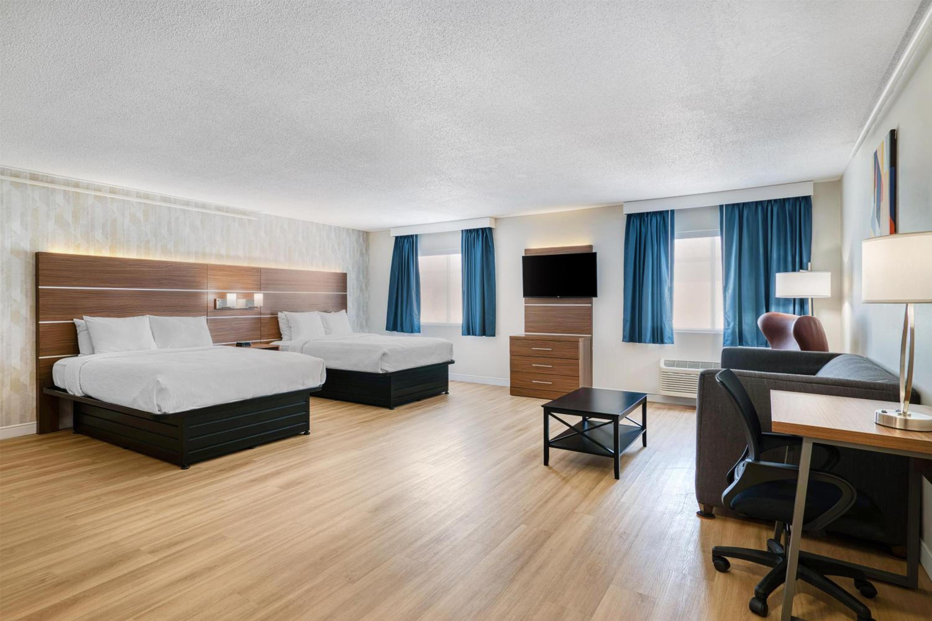 Large Queen Room with Two Queen Beds, Full Kitchen, Living Area and Sofa Bed - Non-Smoking