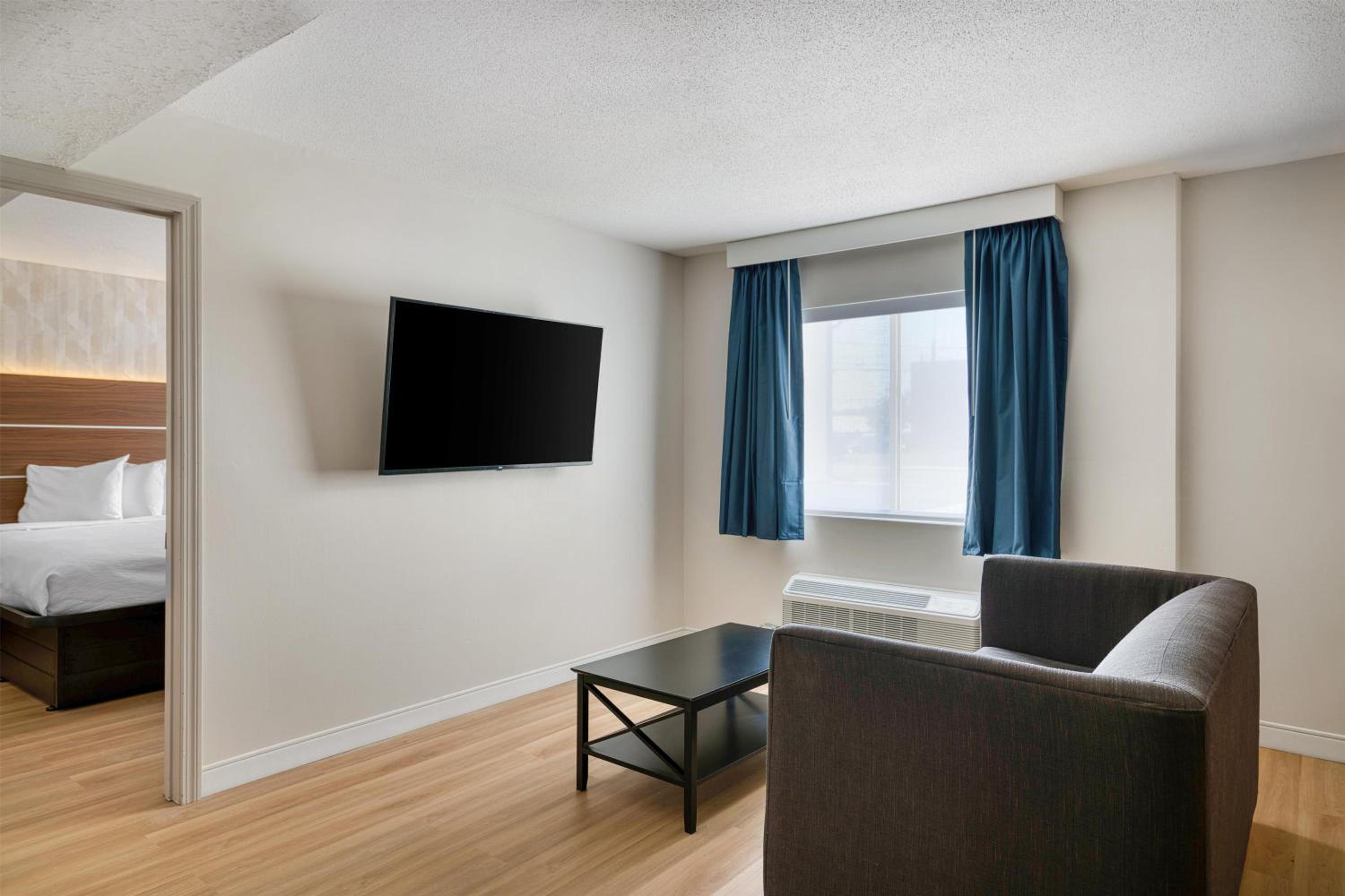 One-Bedroom King Suite with Full Kitchen, Living Area and Sofa Bed - Non-Smoking - Photo 1