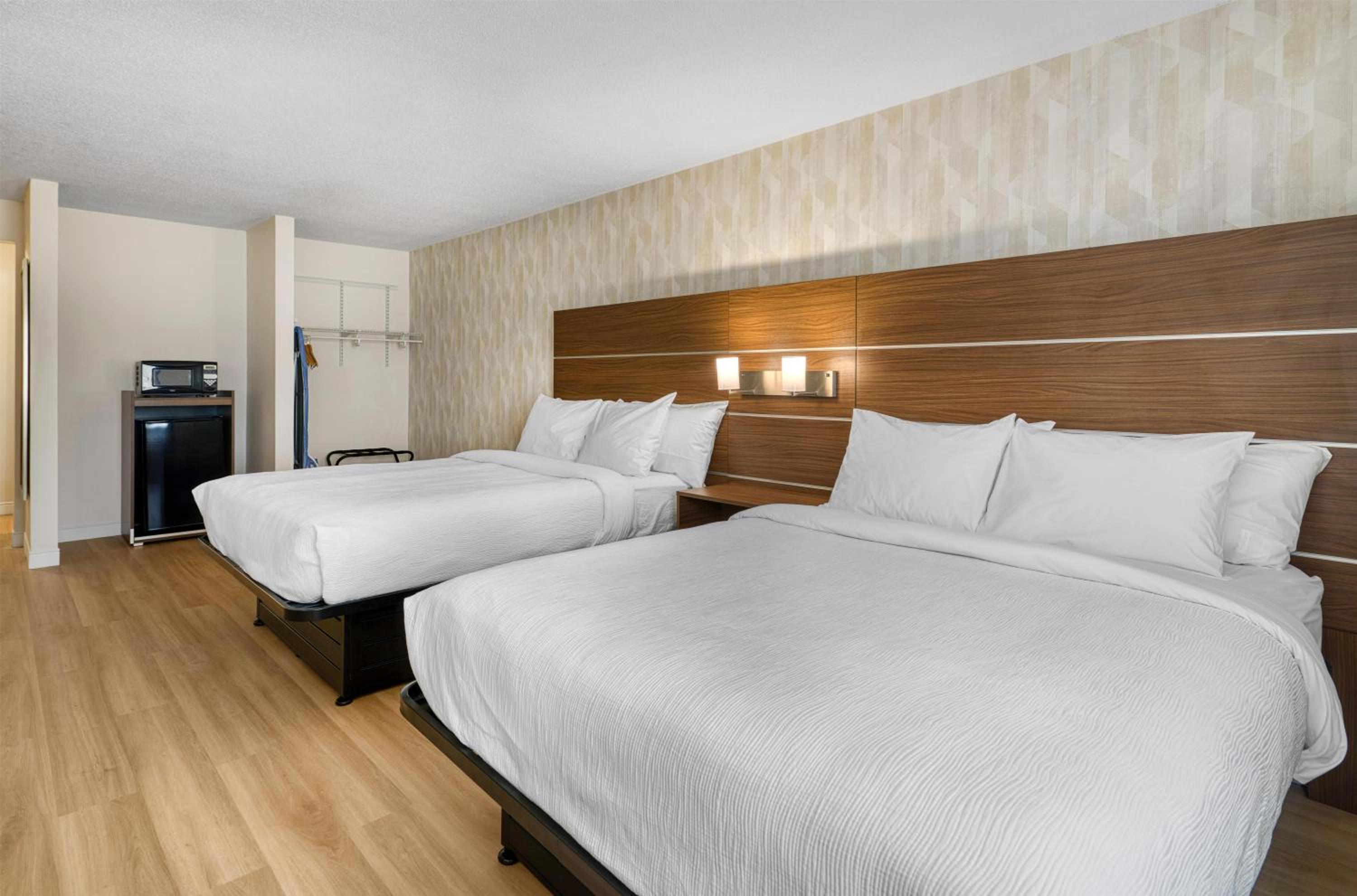 Larger Room with Two Queen Beds, Sofa Bed, Balcony and Living Area - Non-Smoking photo 2