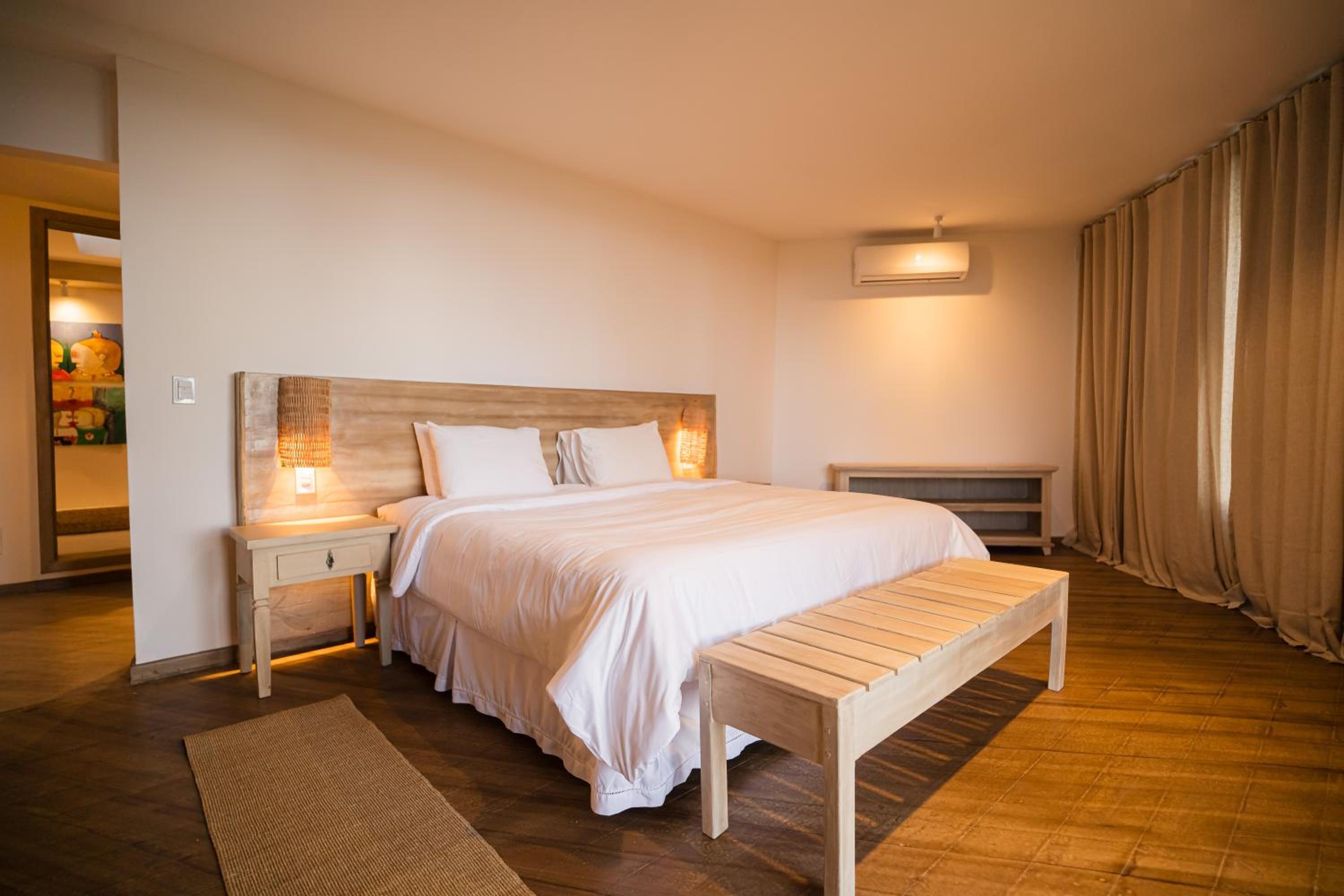 Deluxe Suite with Sea View photo 2